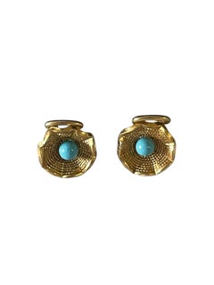Petite pince d'oreille vintage des années 1960 en forme de fleur turquoise en métal doré texturé - Intricat