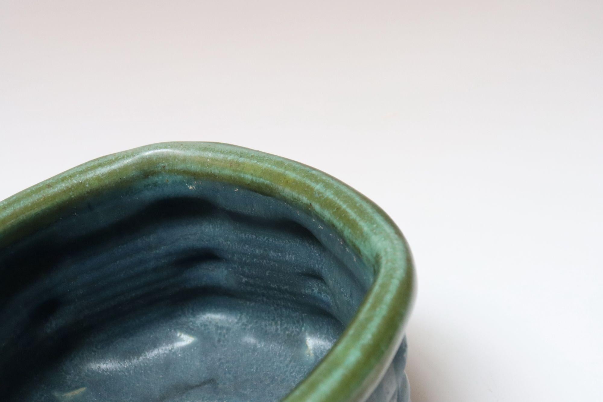 Pequeña maceta cuadrada vintage azul y verde de Studio Pottery de Deanna Nichols en venta 4