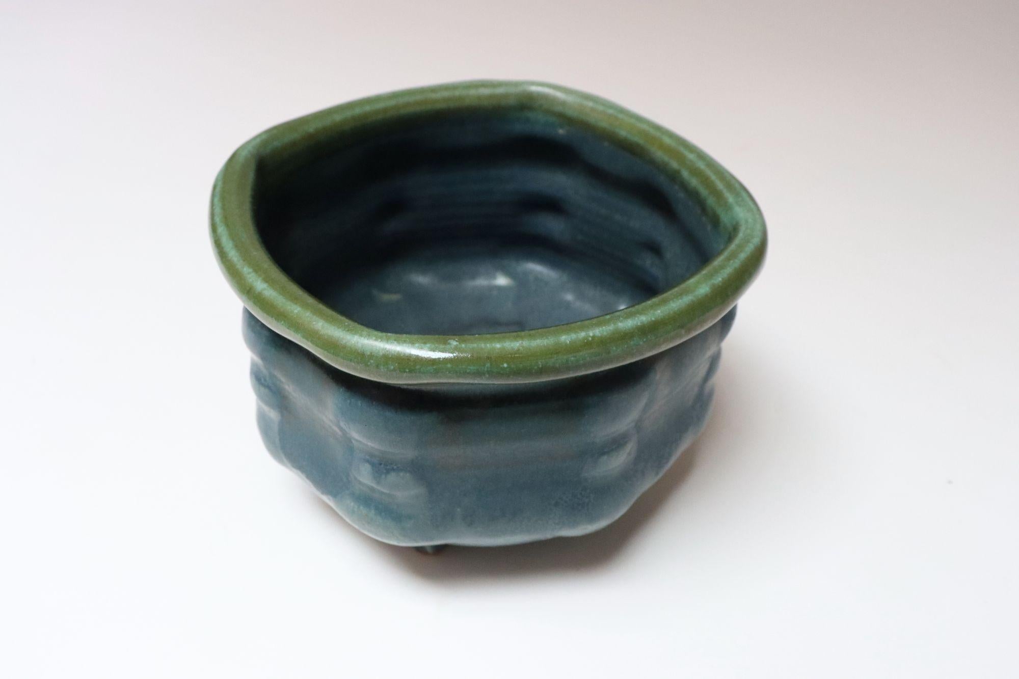 Pequeña maceta cuadrada vintage azul y verde de Studio Pottery de Deanna Nichols Estadounidense en venta