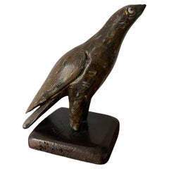 Escultura de madera tallada en forma de águila rapaz pequeña vintage