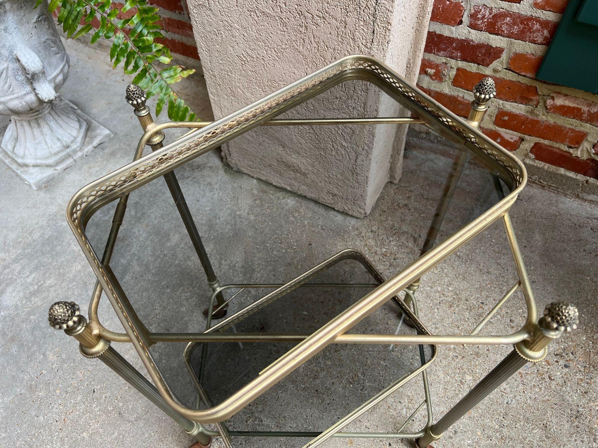 PETITE Carrello bar pasticceria francese d'epoca Vassoio in vetro d'ottone Carrello da portata in vendita 5