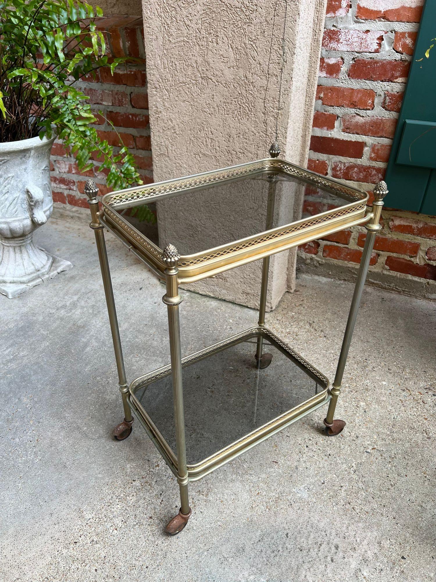 PETITE Carrello bar pasticceria francese d'epoca Vassoio in vetro d'ottone Carrello da portata in vendita 6