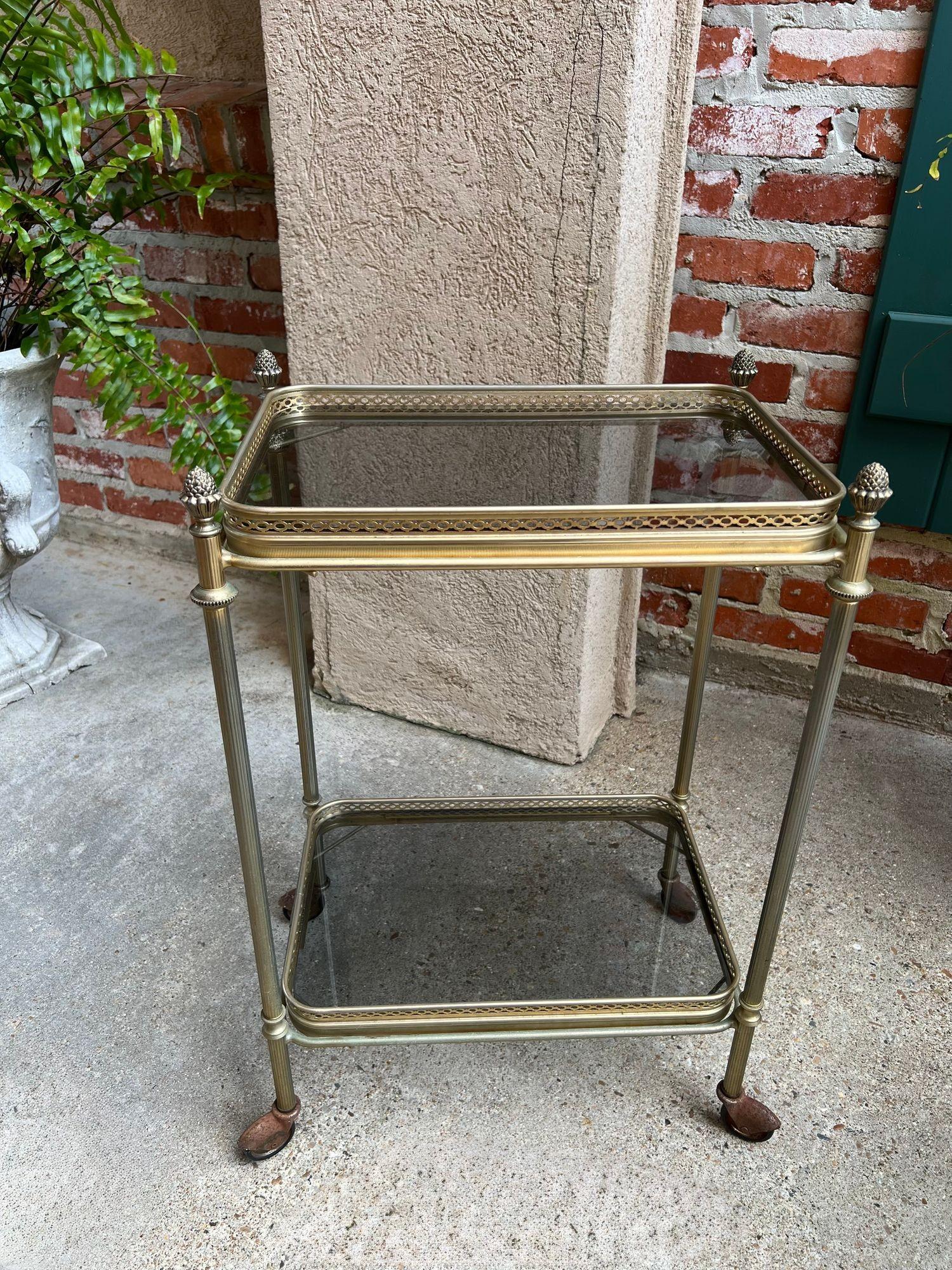 PETITE Carrello bar pasticceria francese d'epoca Vassoio in vetro d'ottone Carrello da portata in vendita 7