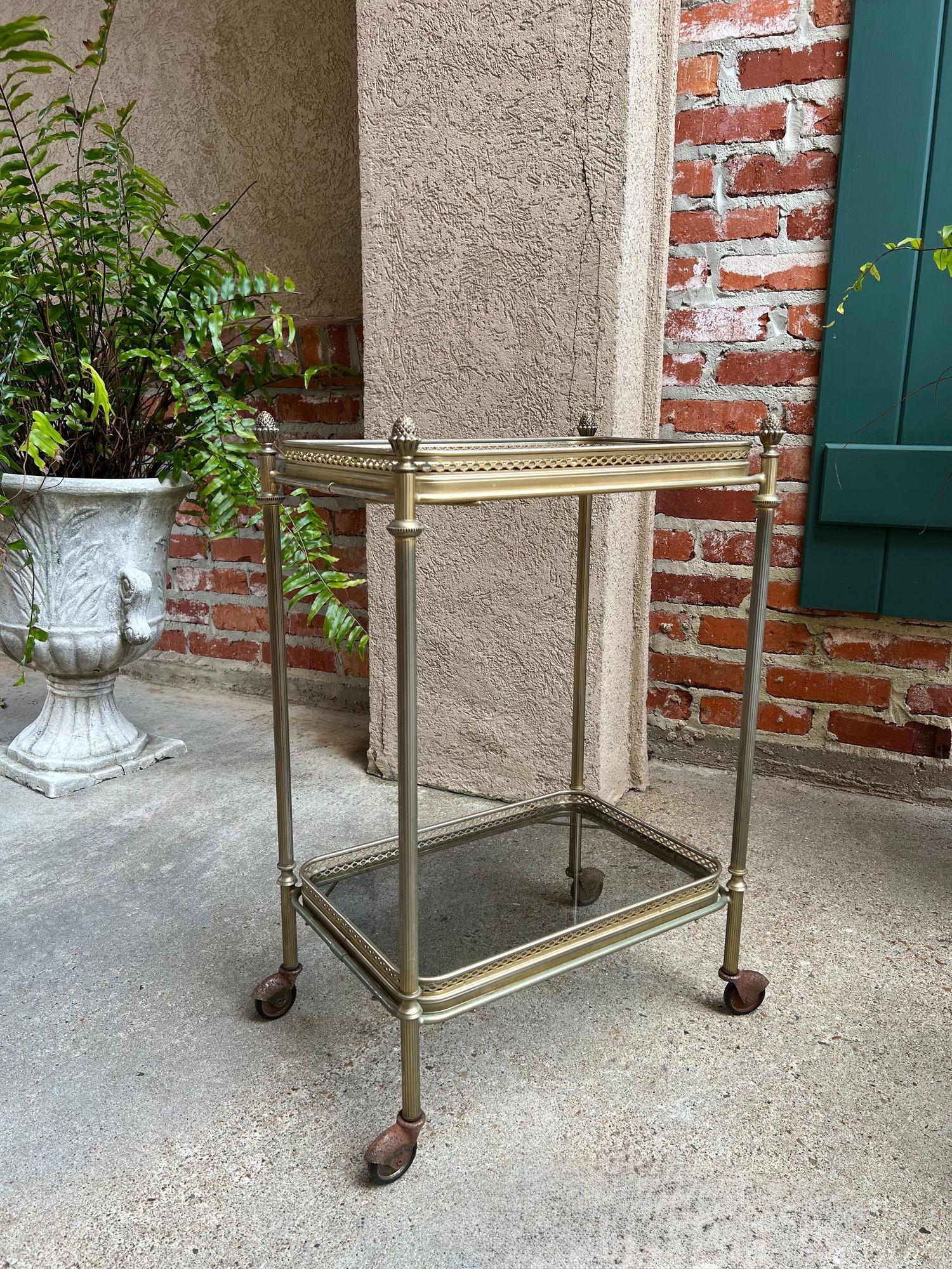 PETITE Carrello bar pasticceria francese d'epoca Vassoio in vetro d'ottone Carrello da portata in vendita 8