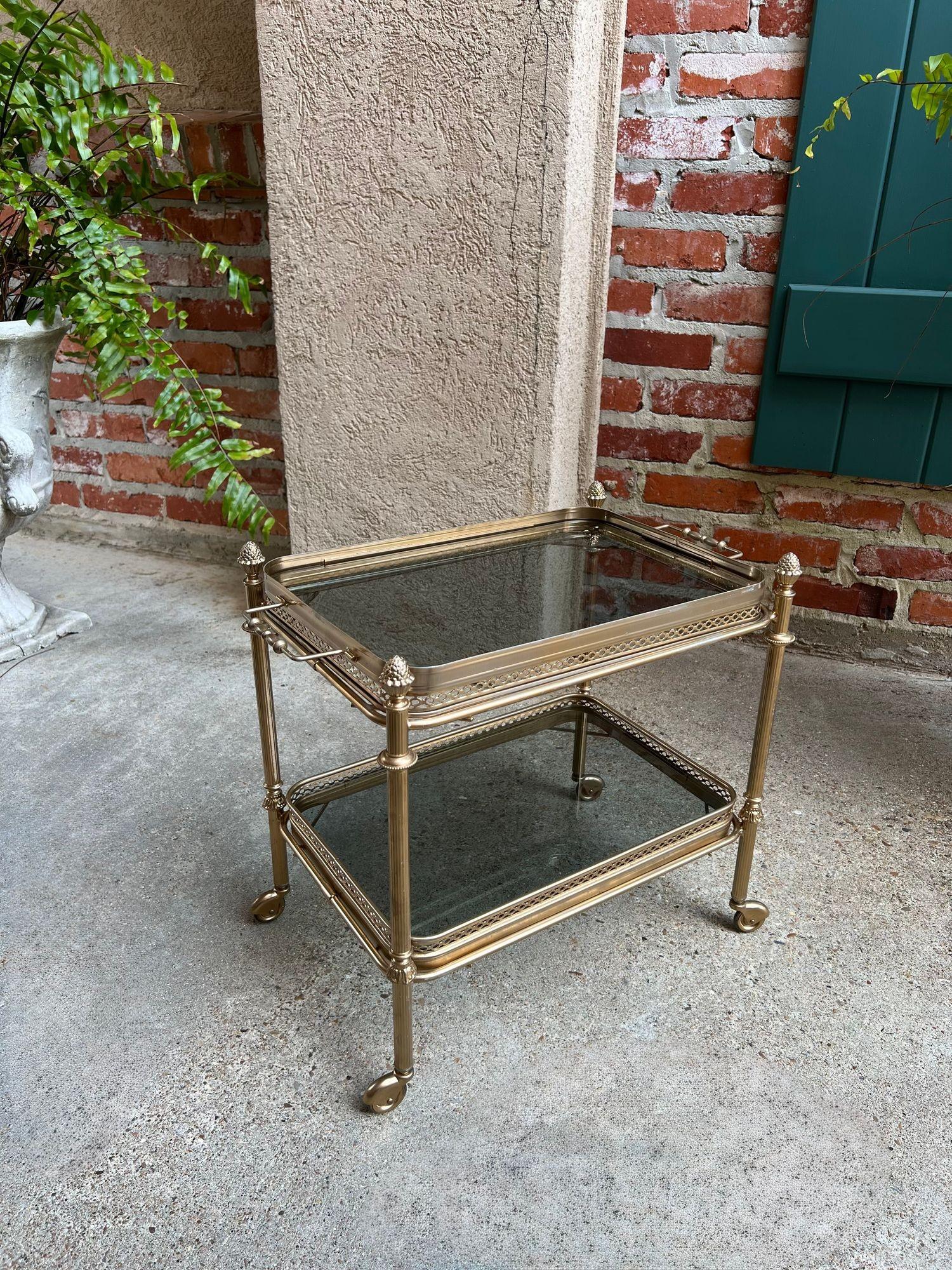 PETITE Carrello bar pasticceria francese d'epoca Vassoio in vetro d'ottone Carrello da portata in vendita 8
