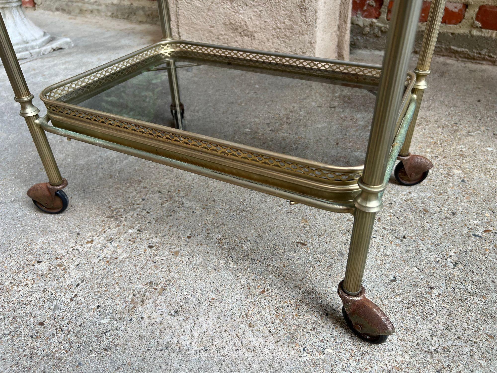 PETITE Carrello bar pasticceria francese d'epoca Vassoio in vetro d'ottone Carrello da portata in vendita 11