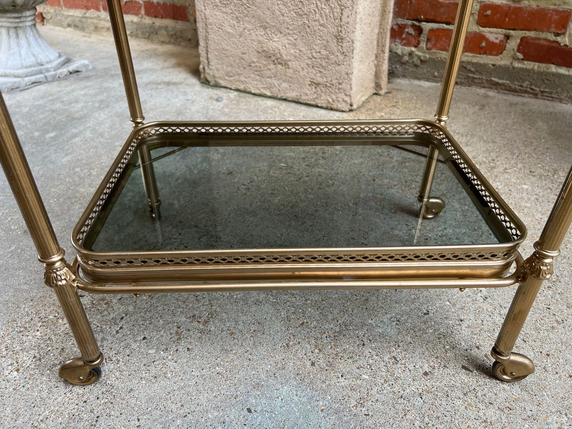 PETITE Carrello bar pasticceria francese d'epoca Vassoio in vetro d'ottone Carrello da portata in vendita 11