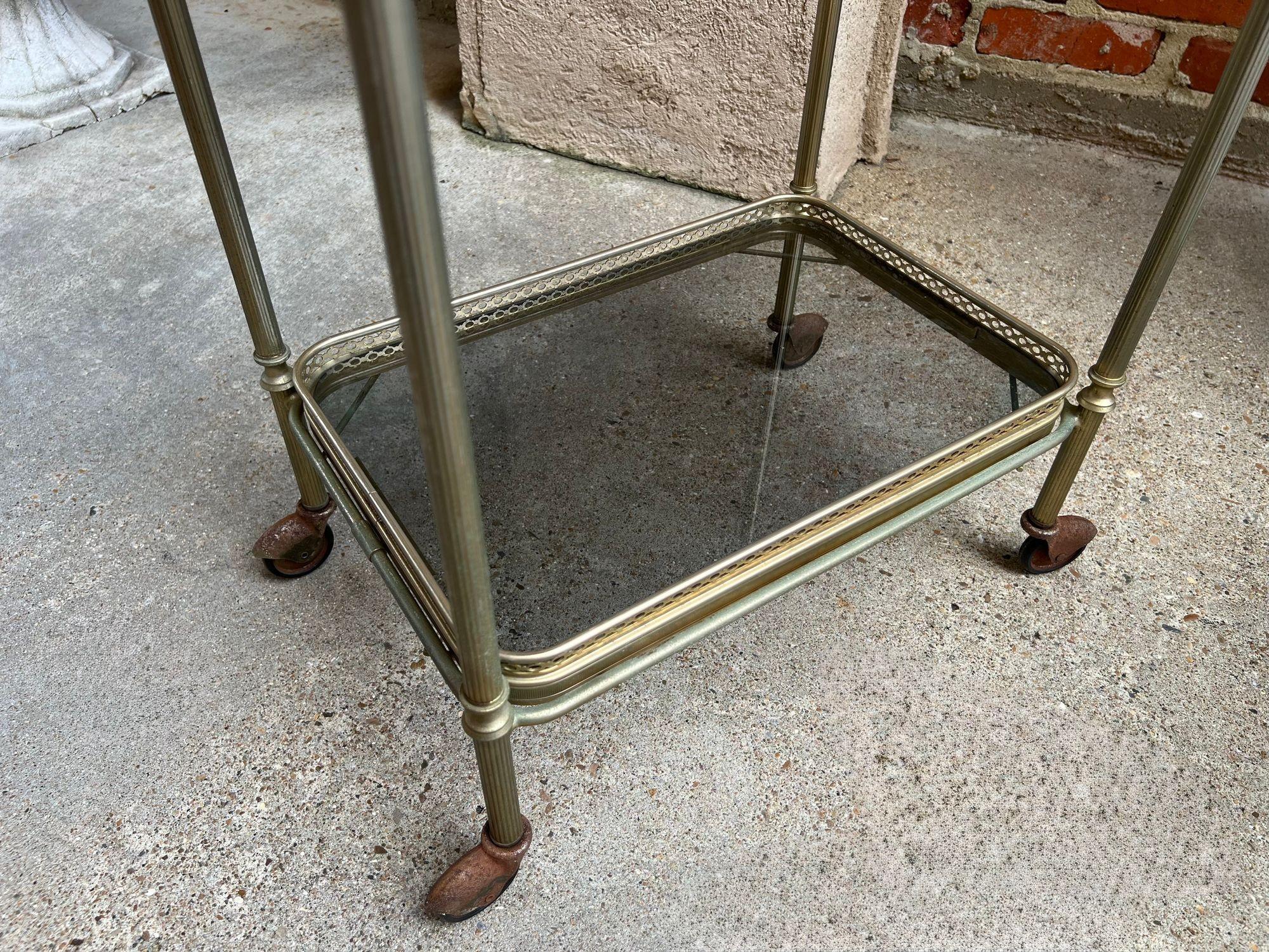 PETITE Carrello bar pasticceria francese d'epoca Vassoio in vetro d'ottone Carrello da portata in vendita 12