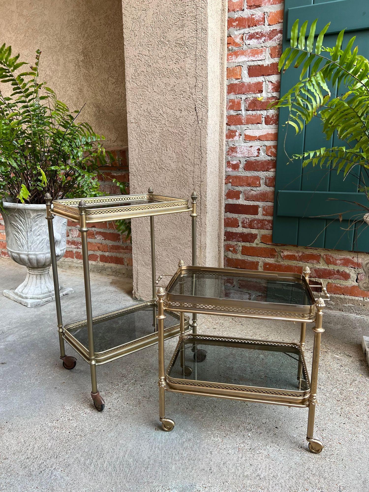 PETITE Carrello bar pasticceria francese d'epoca Vassoio in vetro d'ottone Carrello da portata in vendita 13