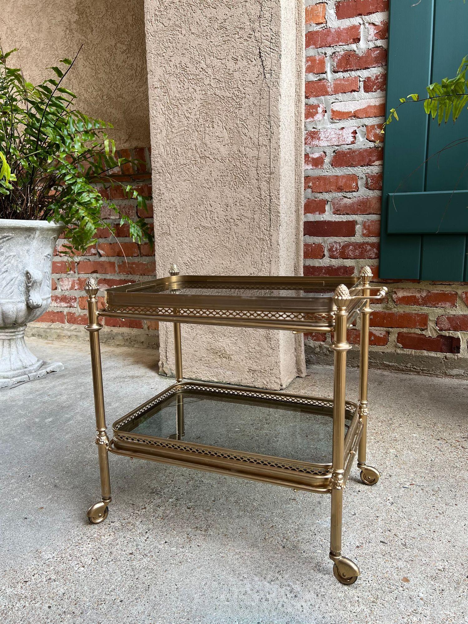 Neoclassico PETITE Carrello bar pasticceria francese d'epoca Vassoio in vetro d'ottone Carrello da portata in vendita