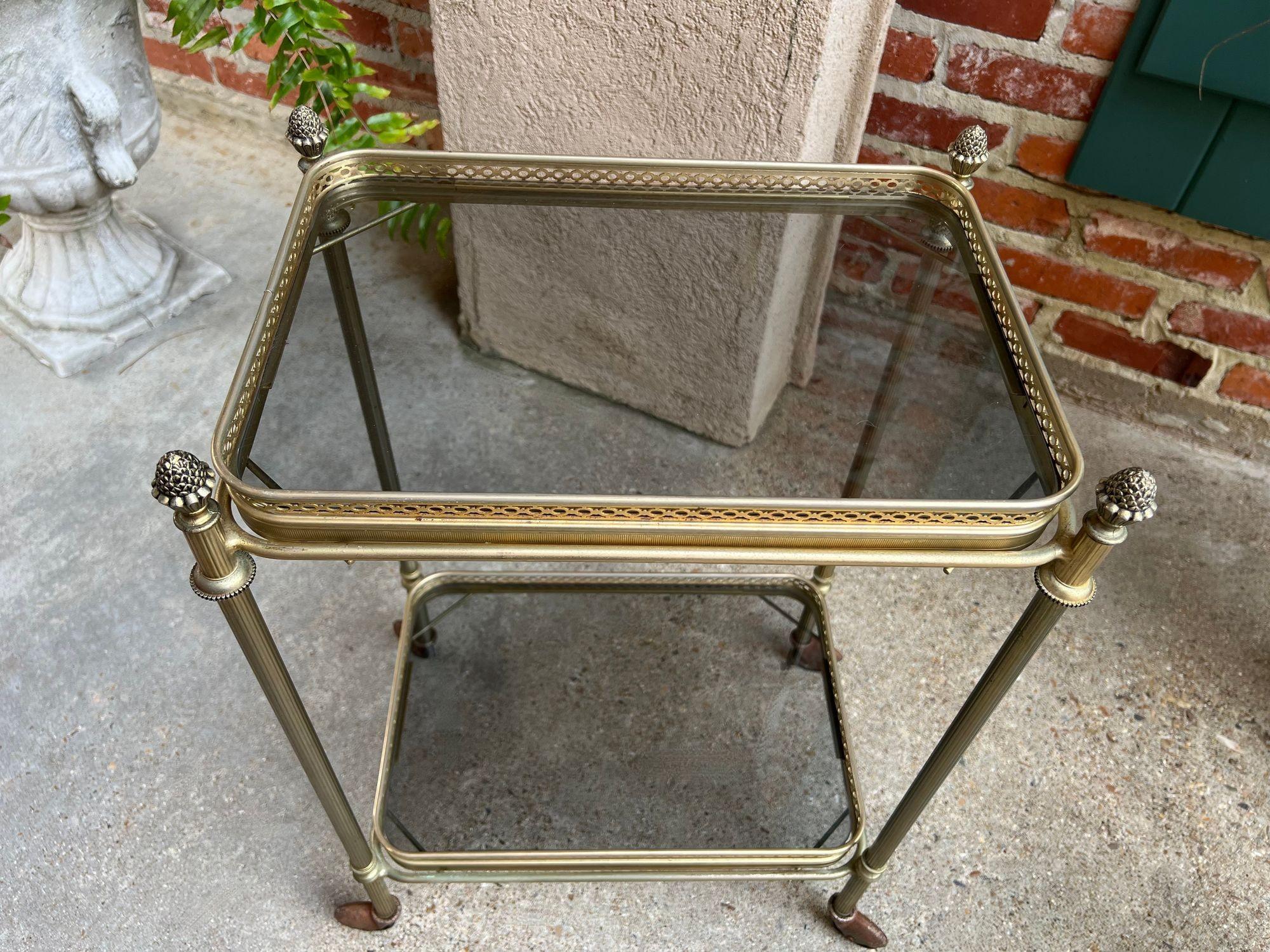 Metà XX secolo PETITE Carrello bar pasticceria francese d'epoca Vassoio in vetro d'ottone Carrello da portata in vendita