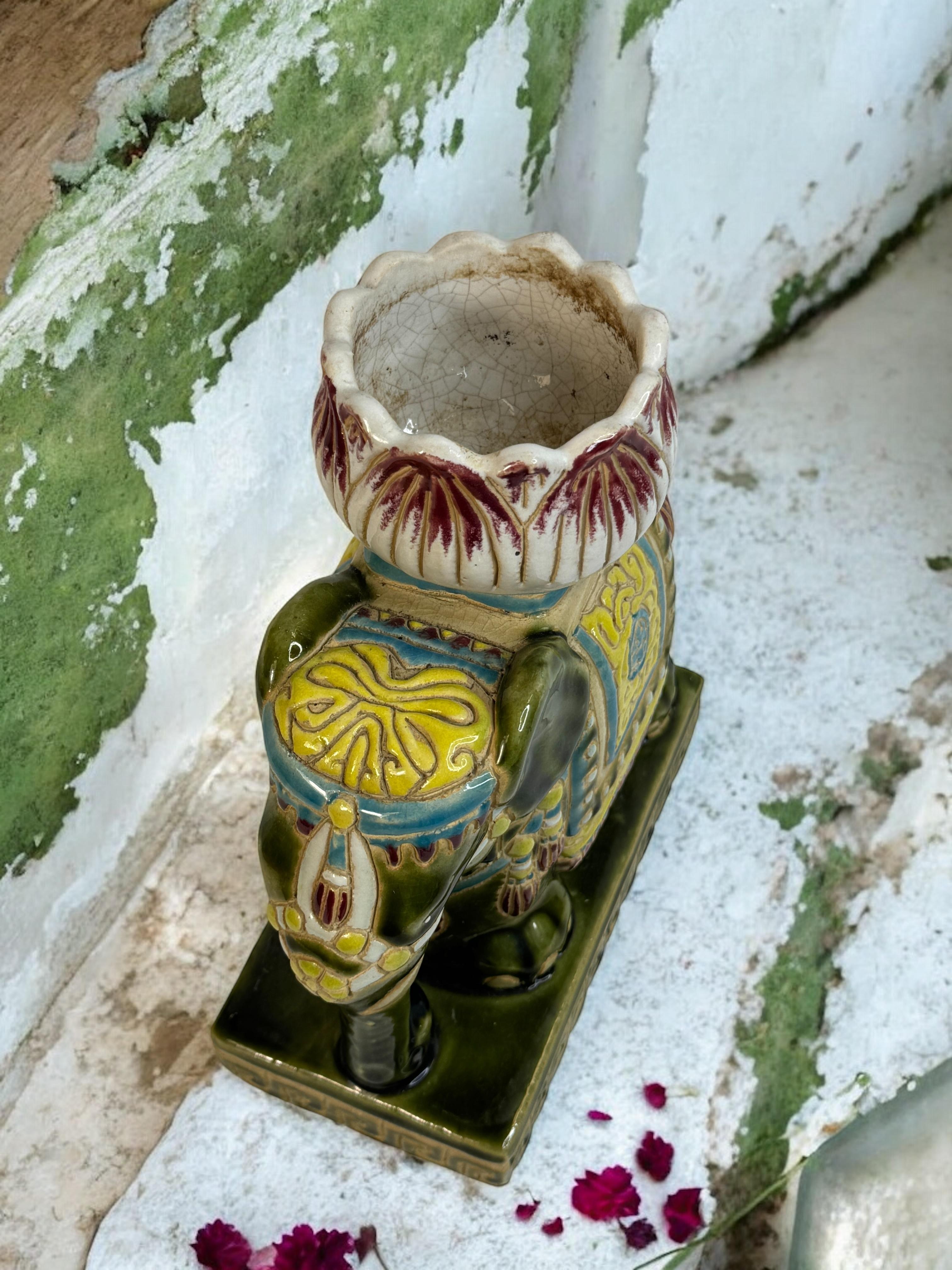 Petite Vintage Hollywood Regency Chinese Elephant Flower Pot, anni '60 in vendita 9