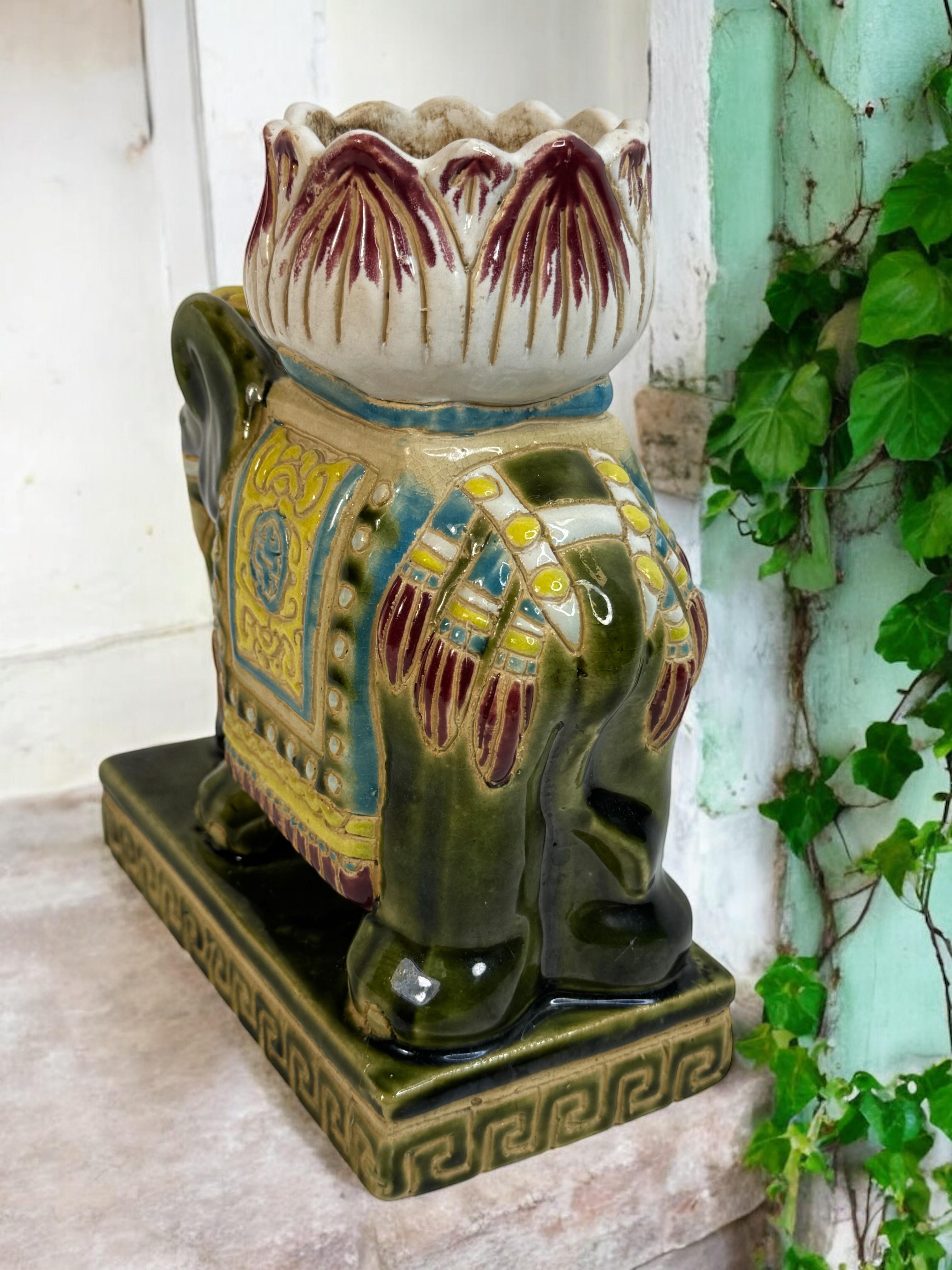 Petite Vintage Hollywood Regency Chinese Elephant Flower Pot, anni '60 in vendita 1