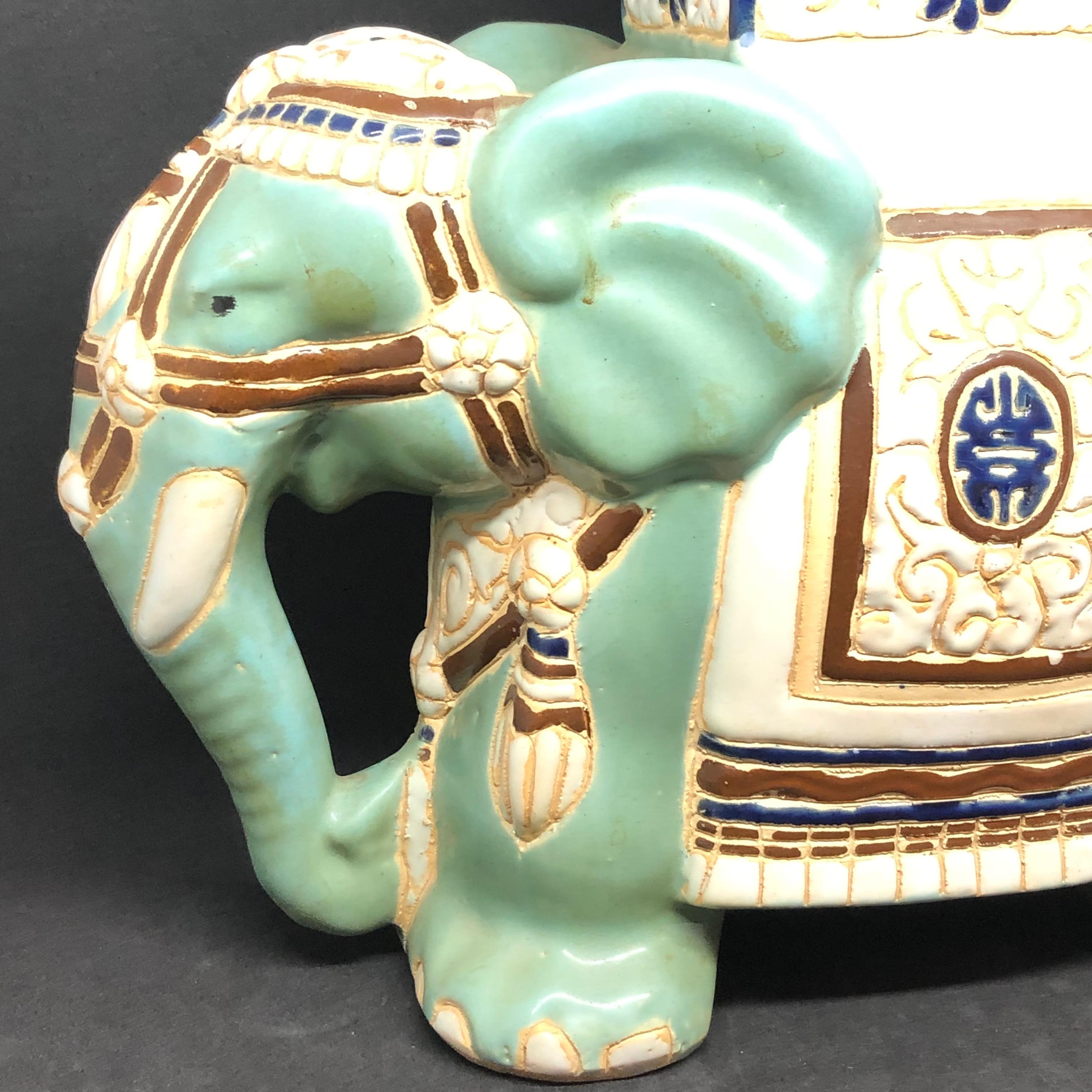 Petite Vintage Hollywood Regency Chinese Jade Green Elephant Flower Pot Stand In Good Condition In Nuernberg, DE