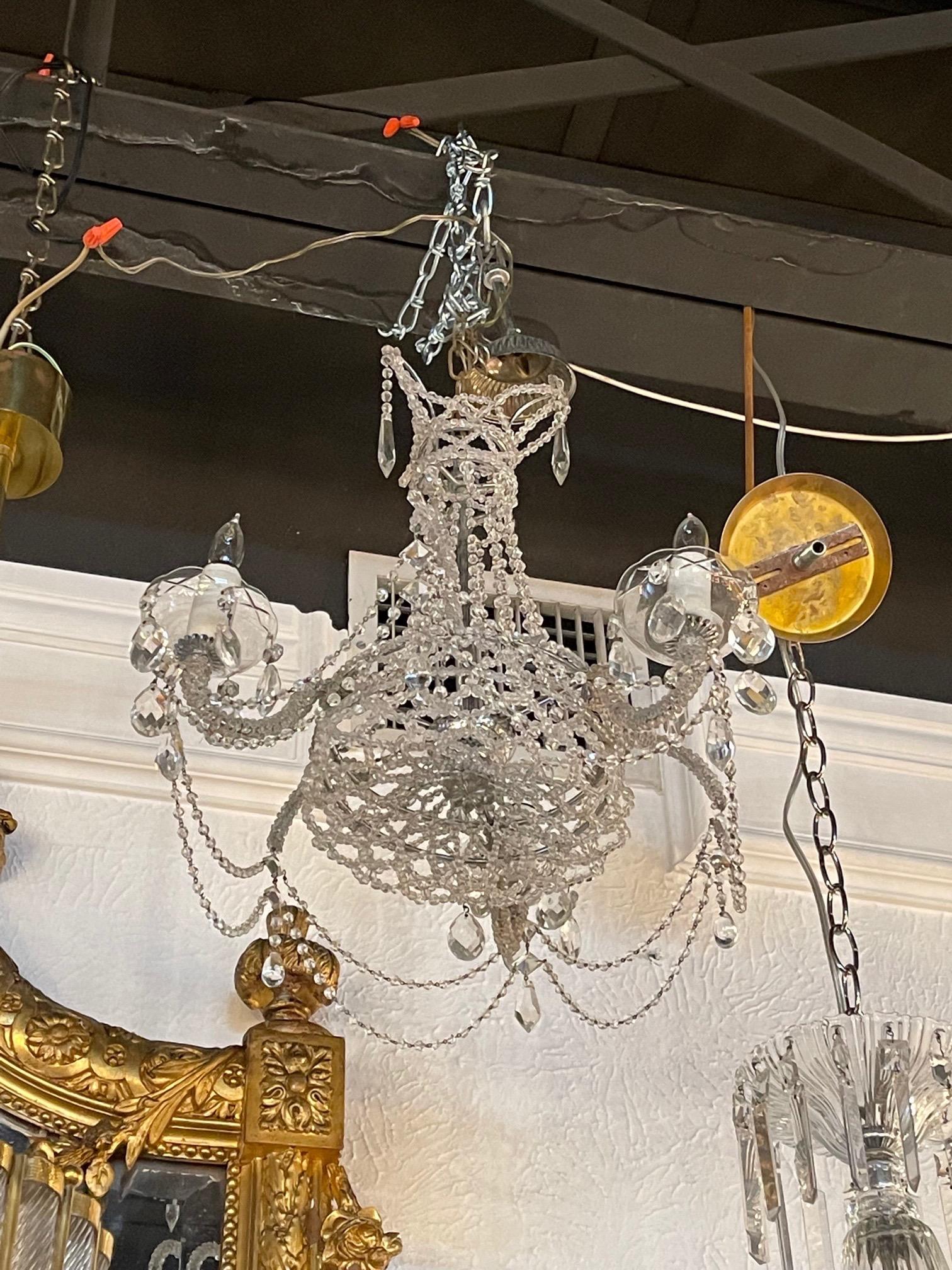 Italienischer 3-Licht-Kronleuchter aus Kristall mit Perlen im Vintage-Stil im Angebot 1