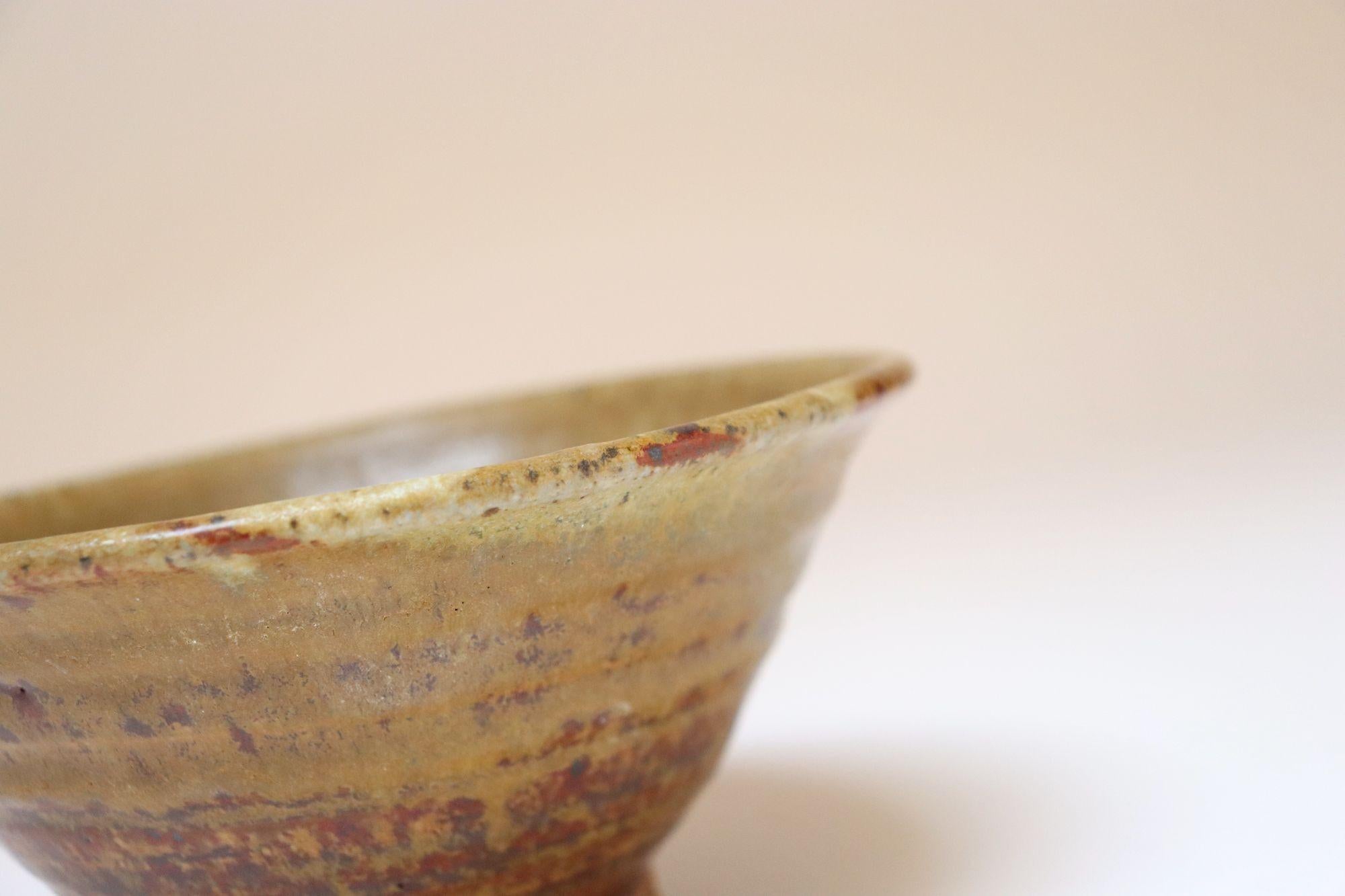 Kleine ockerfarbene Studio Pottery Schale von Deanna Nichols im Angebot 3