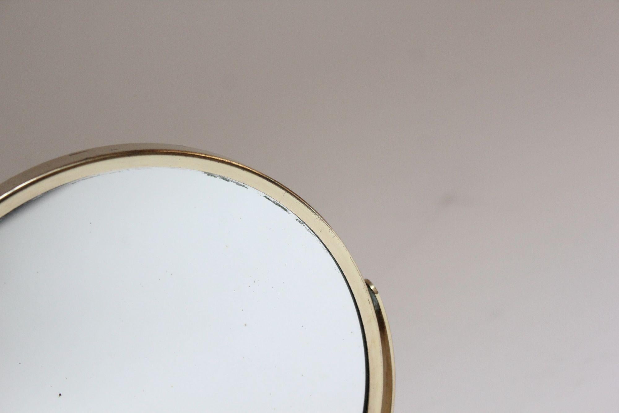 Petite Vintage Laiton poli Miroir de chevet en verre double face pivotant en vente 6