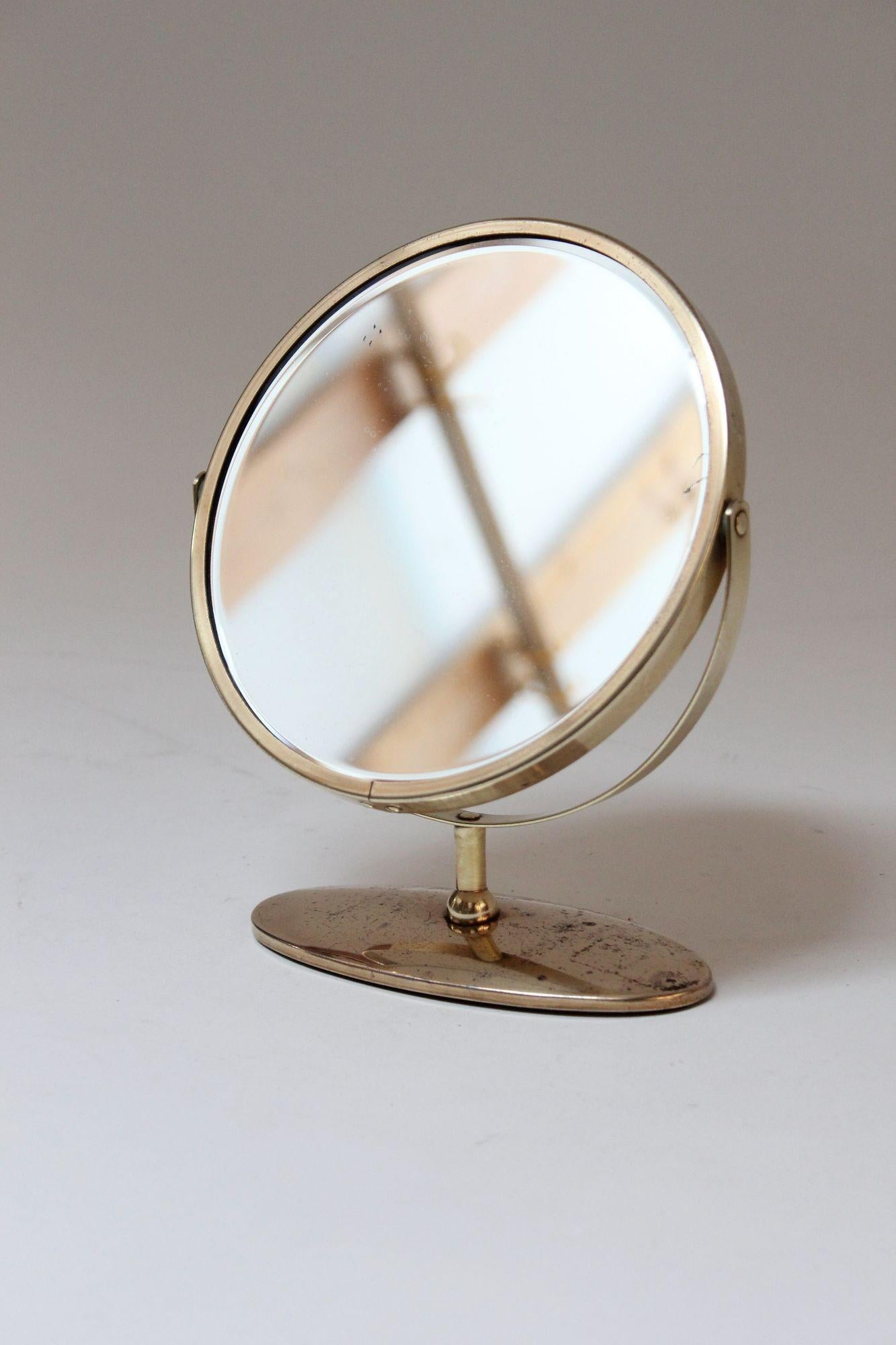 Petite Vintage Polished Brass Swiveling Double Sided Glass Vanity Table Mirror In Good Condition For Sale In Brooklyn, NY