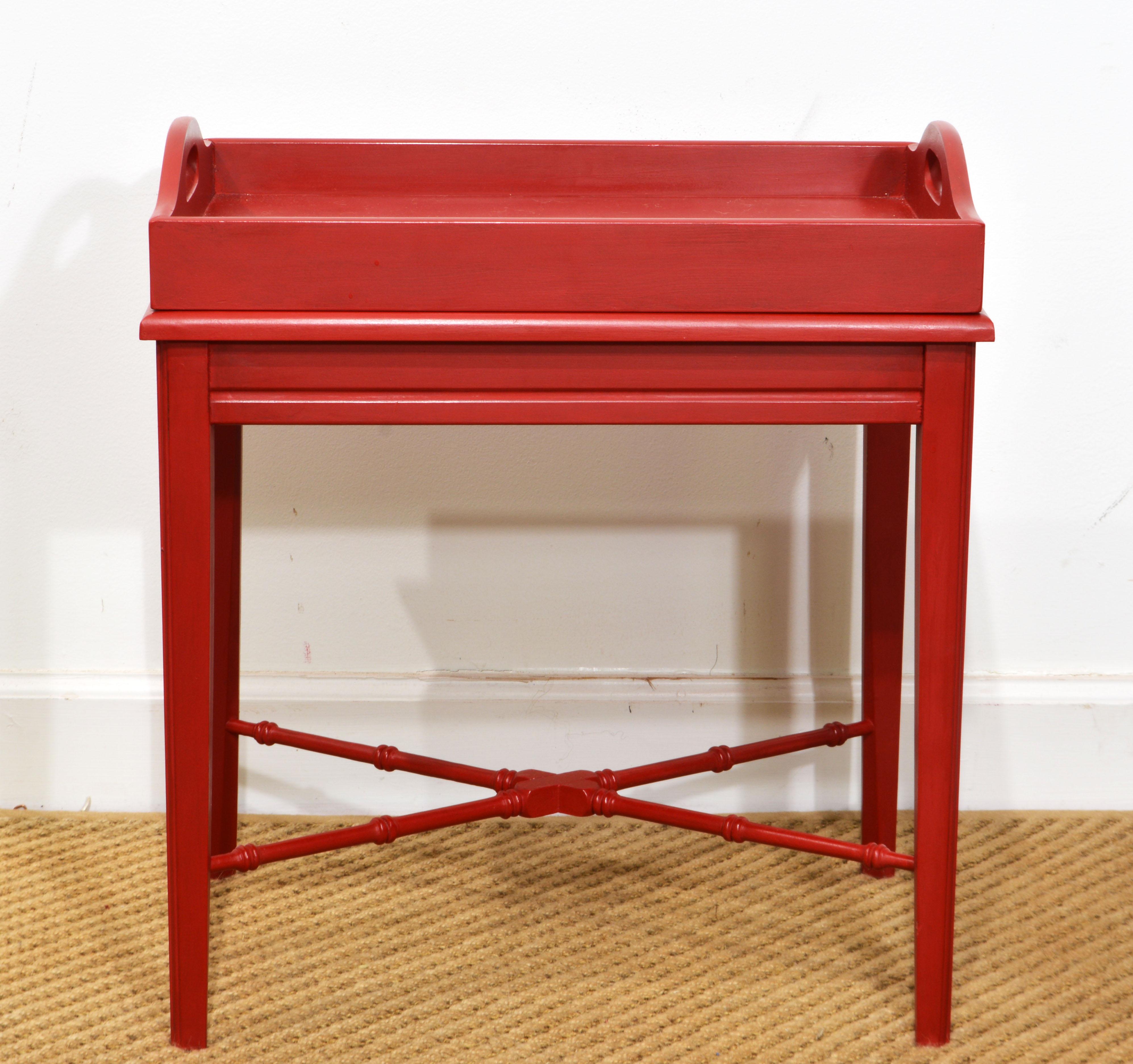 This attractive vintage Butler's lift off tray table features a tray that lifts off by two cut out shaped handles. The design of the base top makes it easy to place the tray precisely. The table base is designed in the Regency tradition with elegant