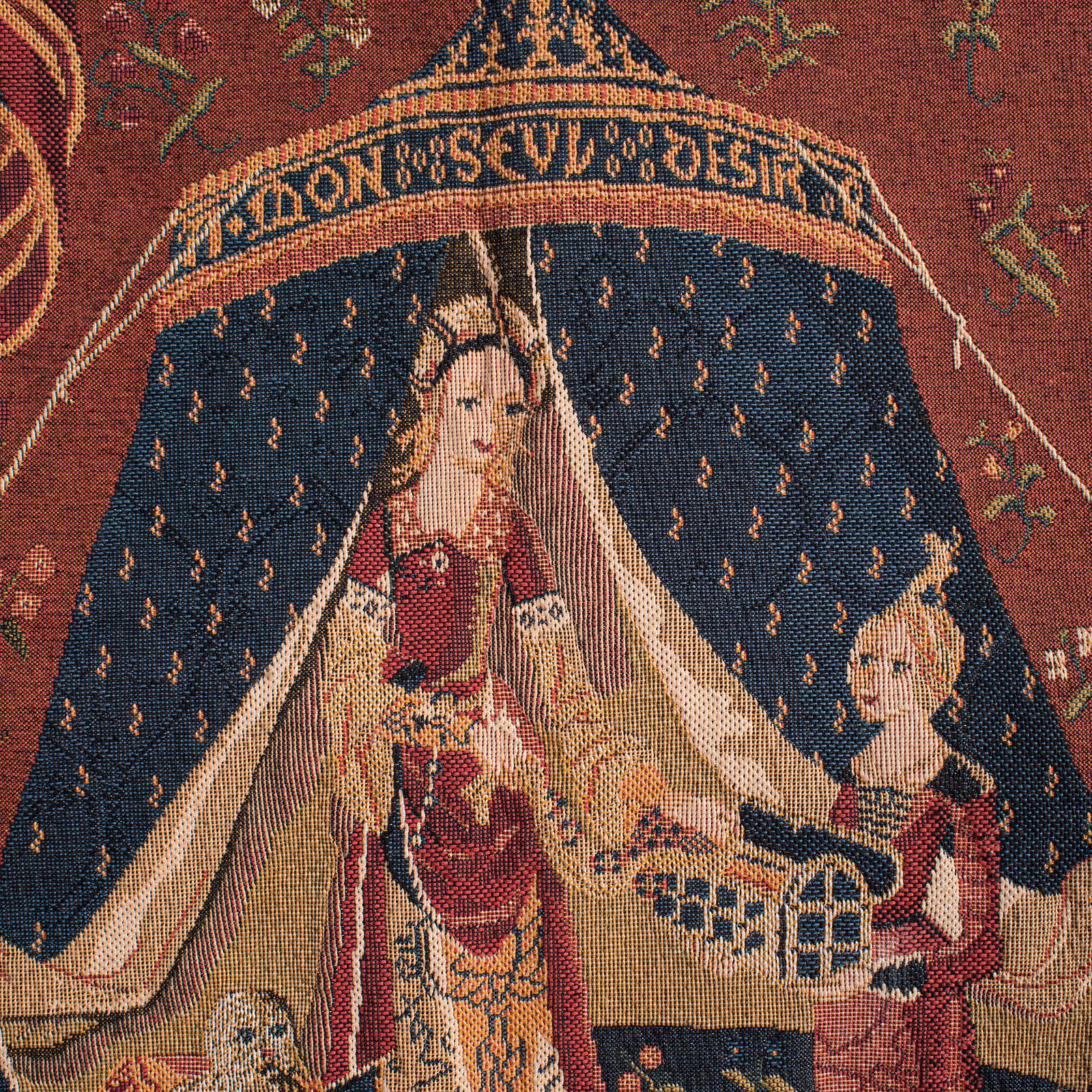 20ième siècle Petite tapisserie française vintage, tapisserie à l'aiguille suspendue, La femme et l'une des licornes en vente