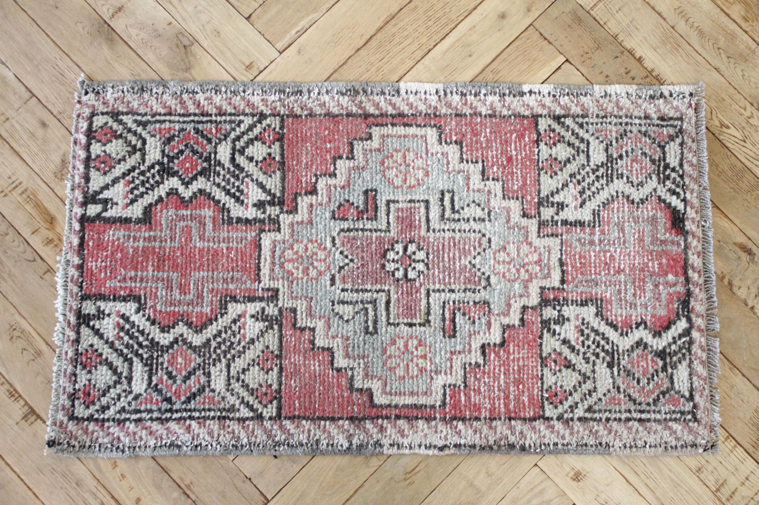 Petite Vintage Turkish Wool Rug In Good Condition In Brea, CA