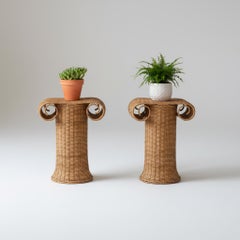 Petite paire de piédestaux en osier couleur grecque