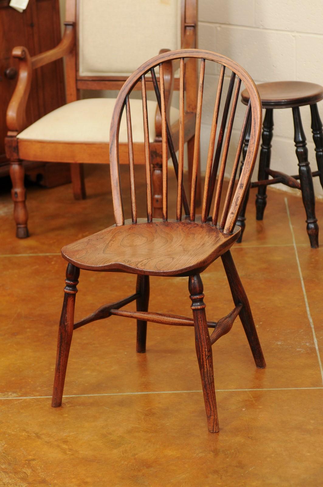 Petite Windsor Side Chair in Oak, England, circa 1890 For Sale 3