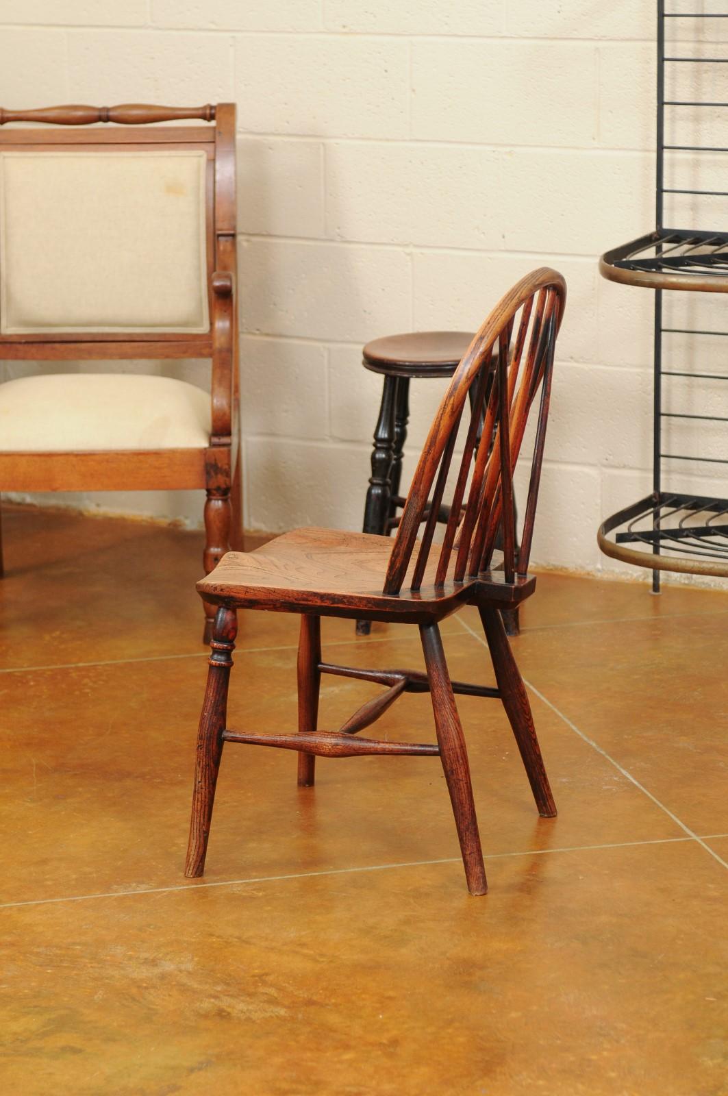 Petite Windsor Side Chair in Oak, England, circa 1890 For Sale 1