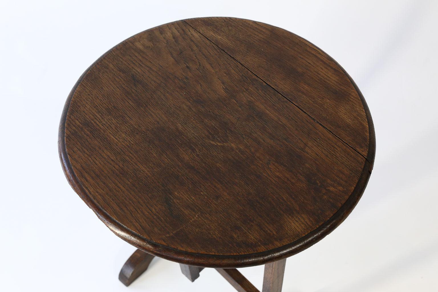 A lovely petite French wine tasting table. Also known as a vendange or vigneron table, these tables were used in the vineyards of France for tasting wine and enjoying meals. The table would make a great side or drinks table. It features a round