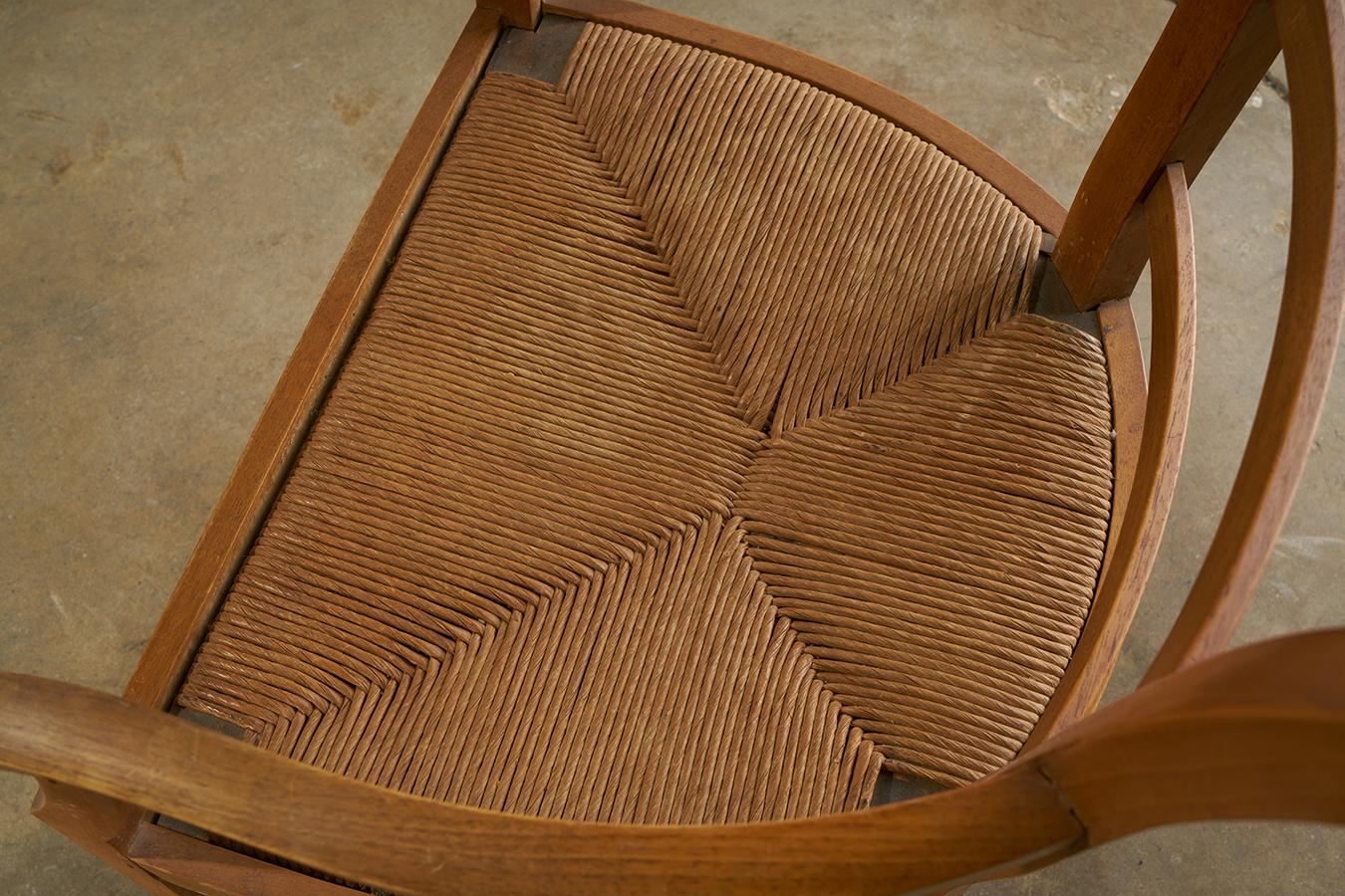 20ième siècle Paire de petits fauteuils en Wood Wood avec sièges en Corde en vente