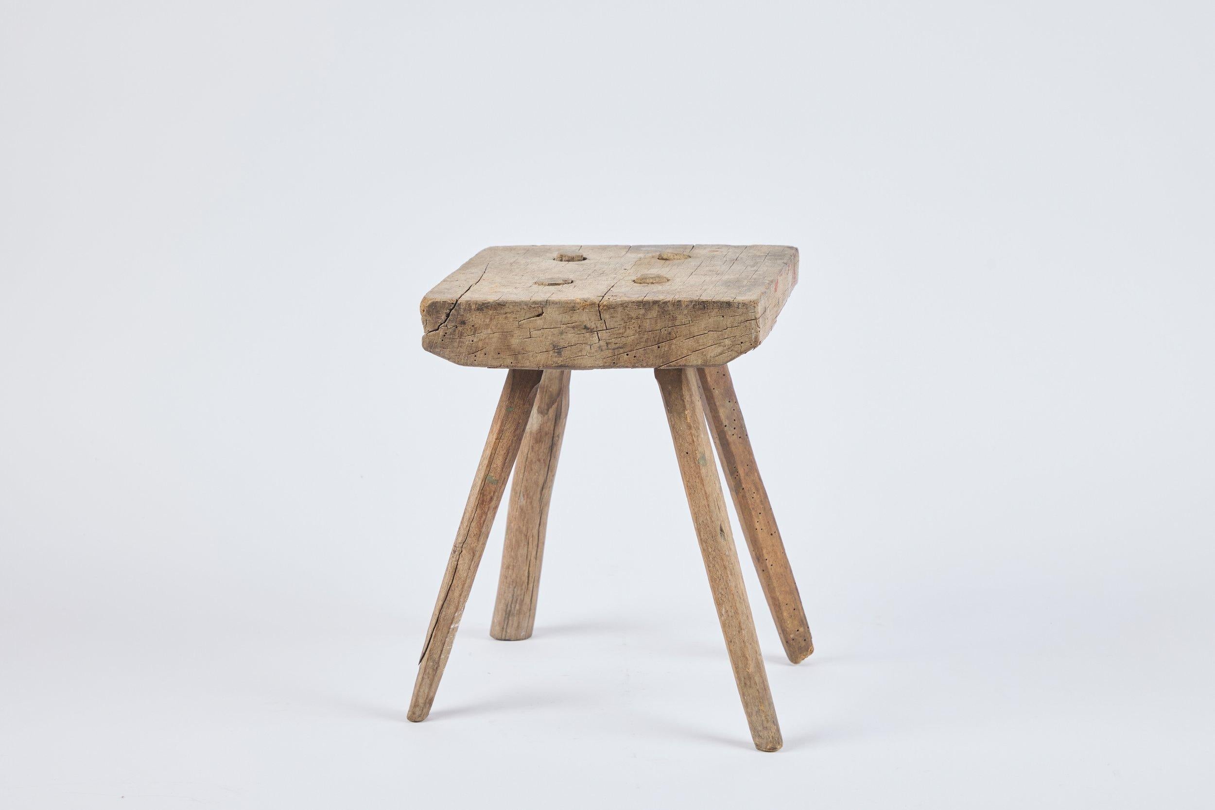 Petite Beistelltisch aus Holz (Italienisch) im Angebot