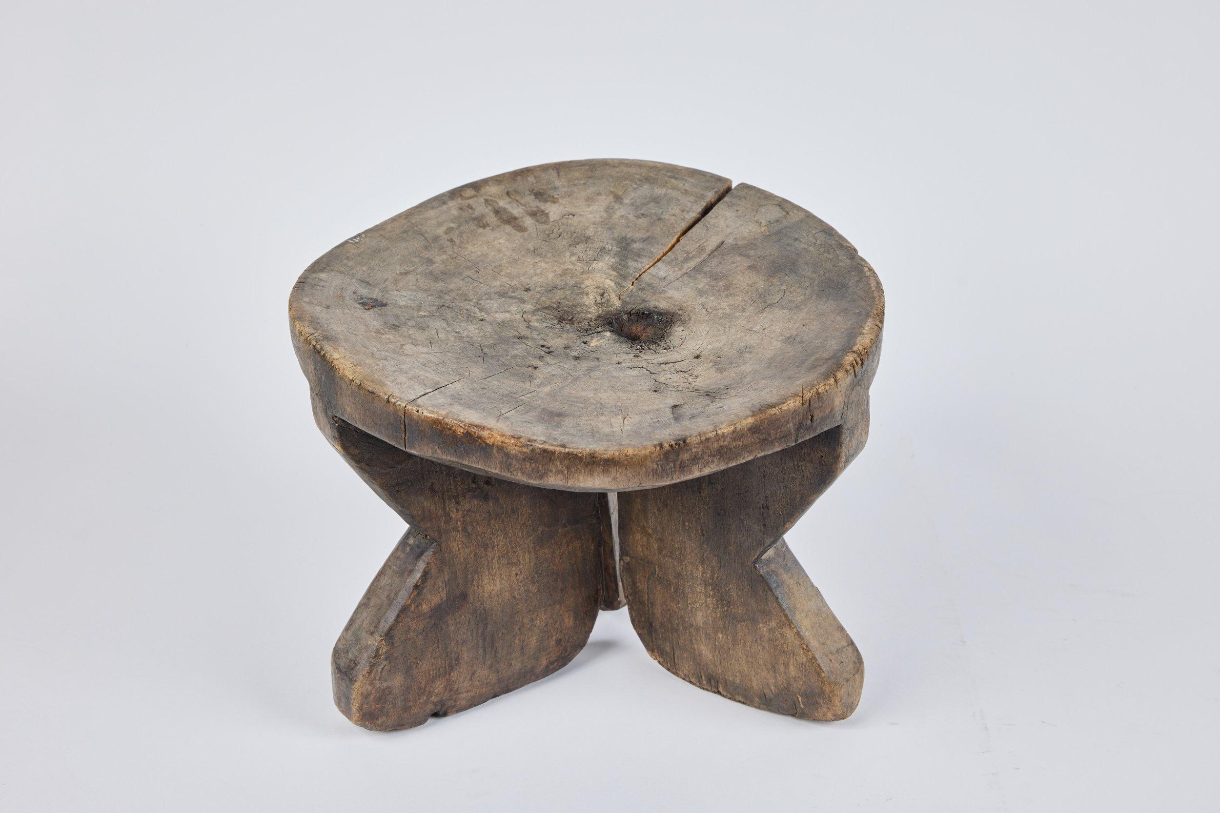 Bois de récupération Petit tabouret en bois en vente
