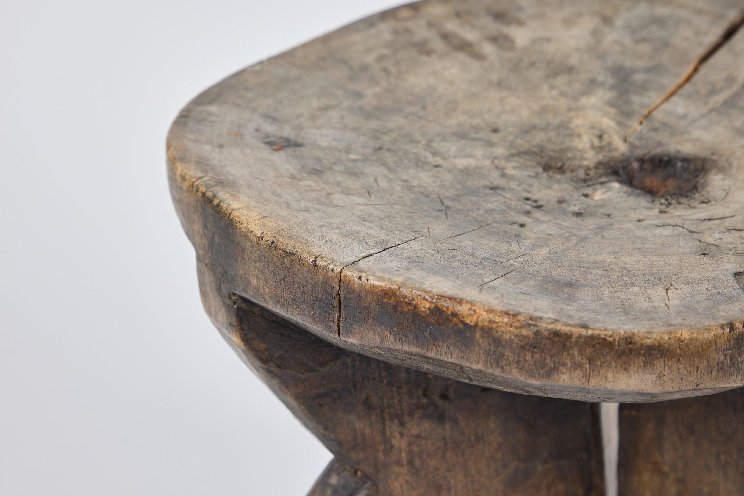 Petit tabouret en bois en vente 1