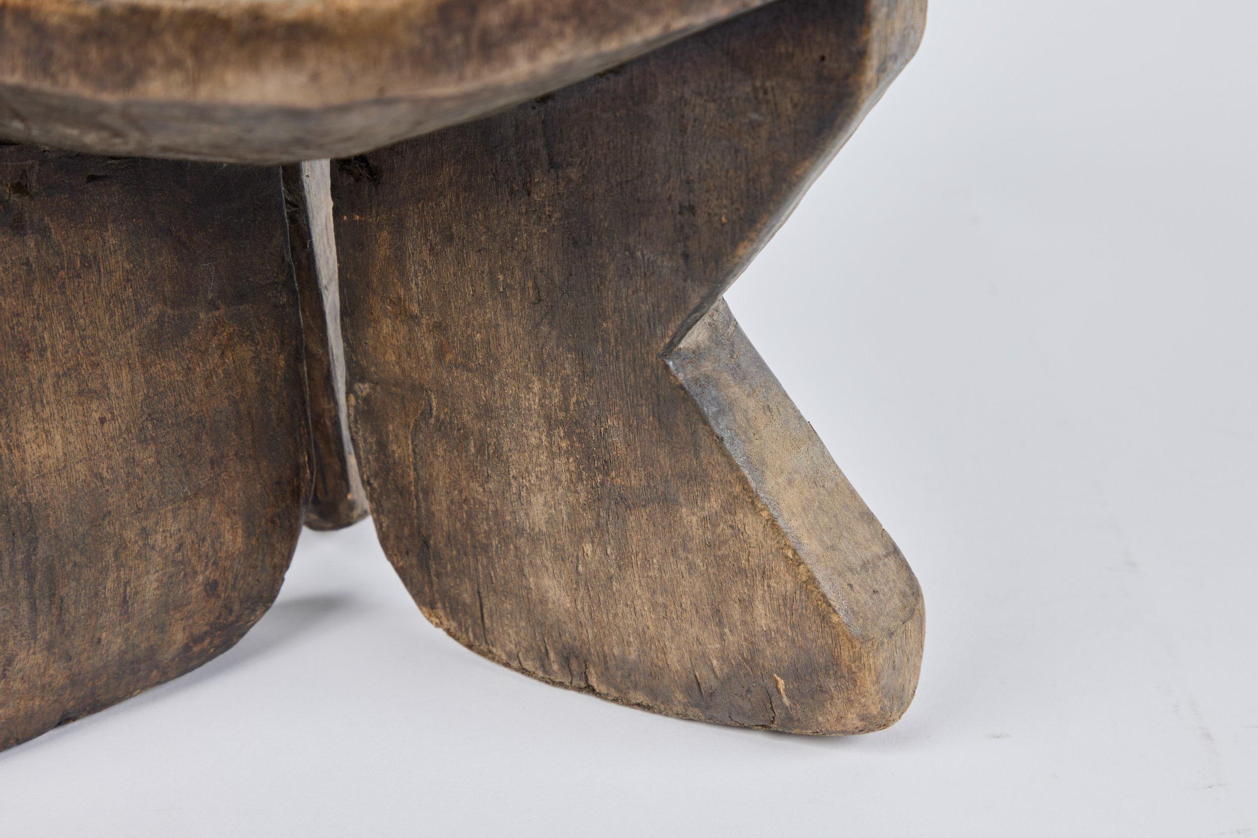Petit tabouret en bois en vente 2
