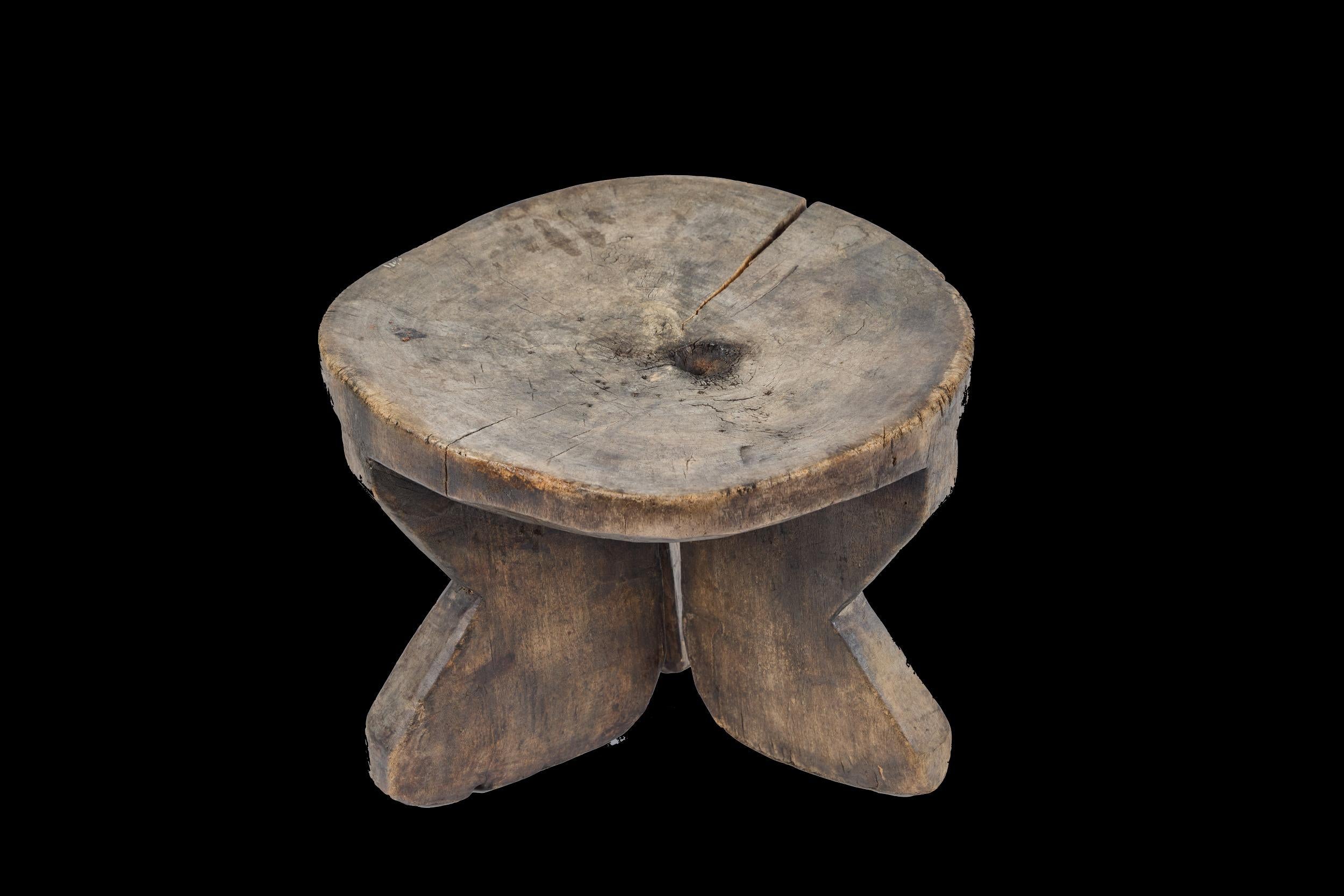 Petit tabouret en bois en vente 3