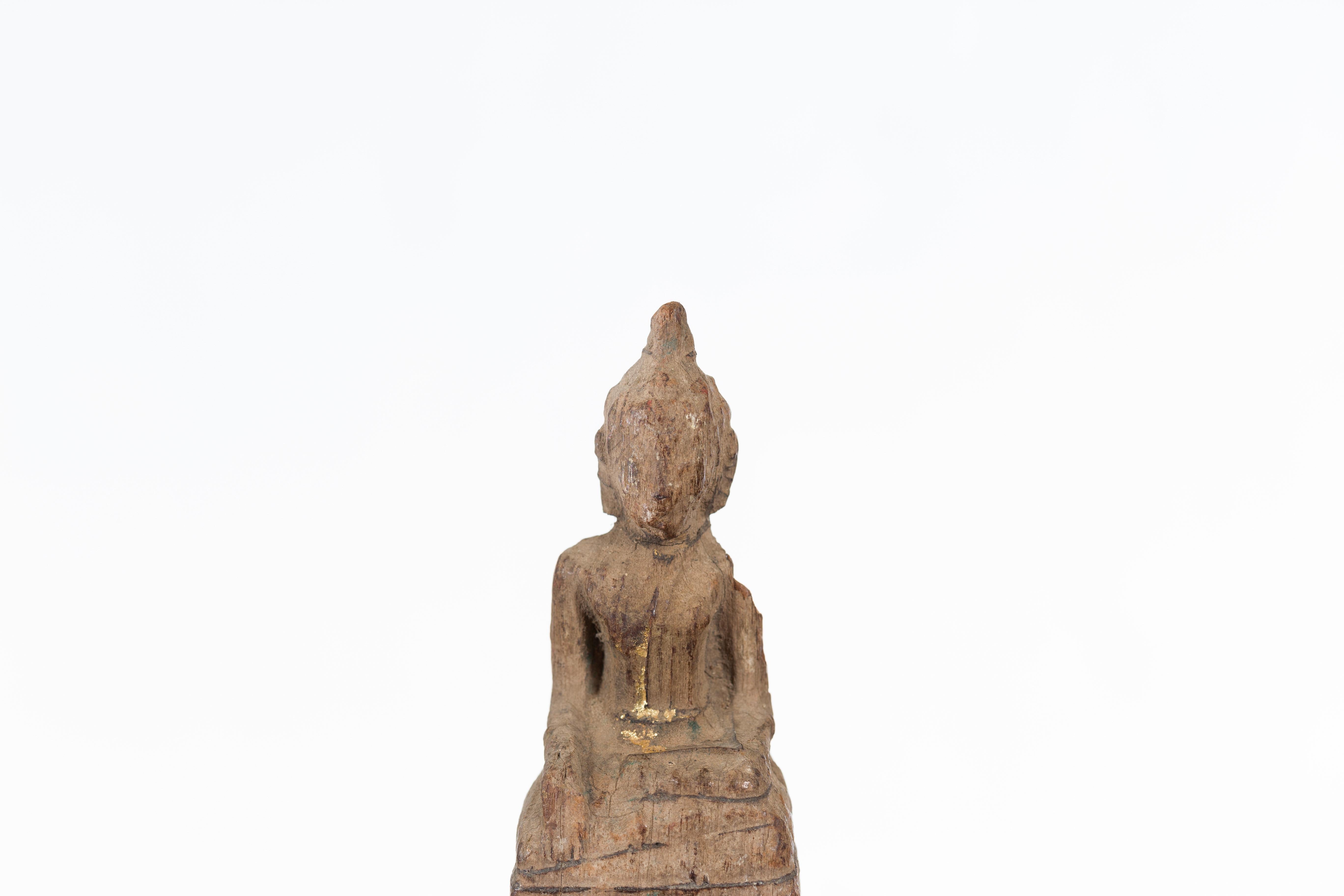 Thailändische Buddha-Skulptur aus Holz aus der Ayutthaya-Periode mit Bhumisparsha Mudra im Zustand „Gut“ in Yonkers, NY