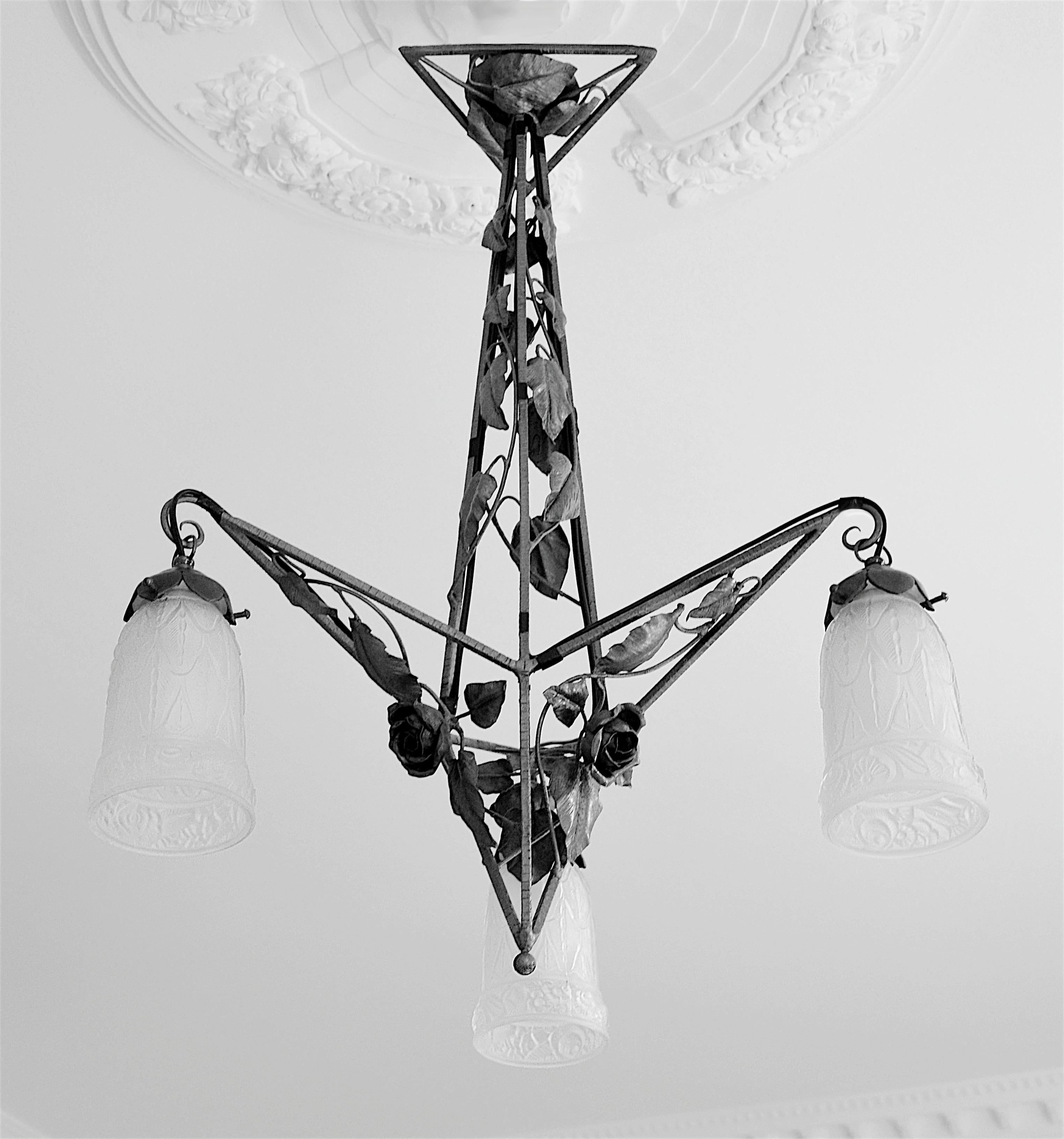 Petitot Art Deco Wrought-Iron Chandelier, 1920 For Sale 3