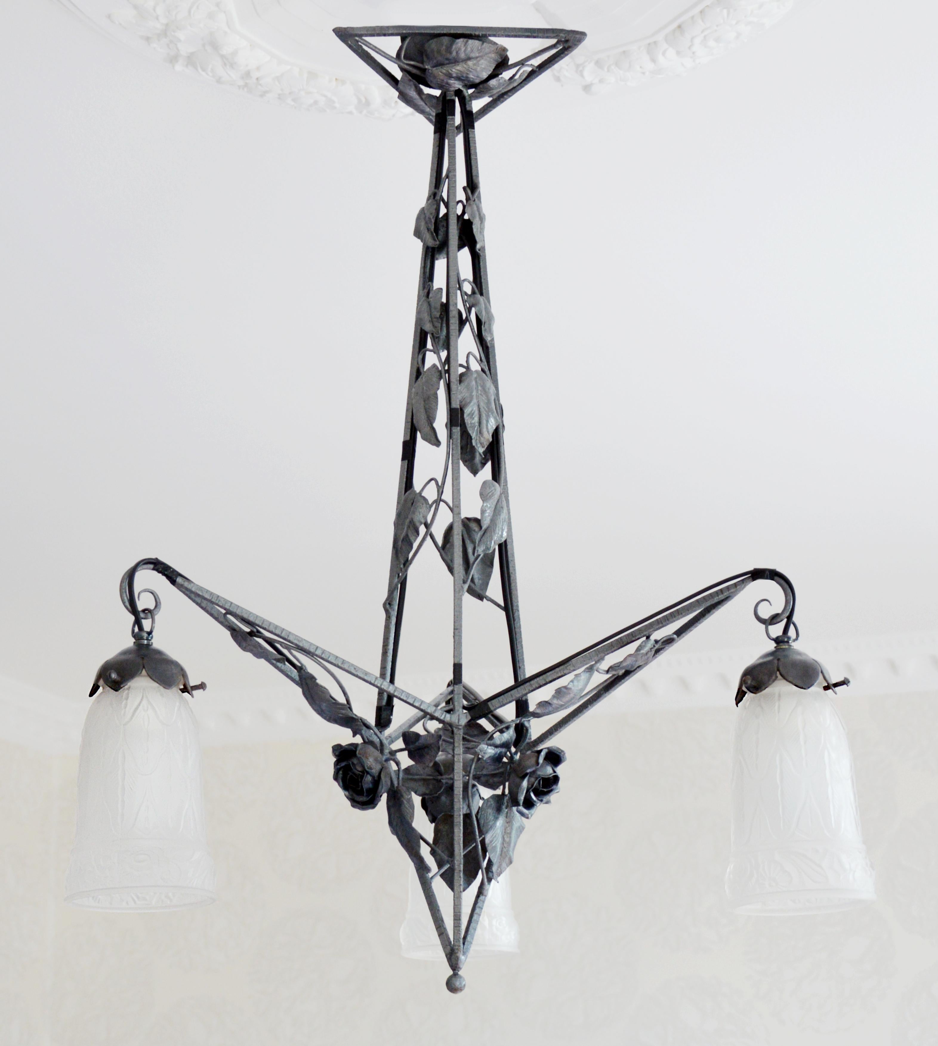 Petitot Art Deco Wrought-Iron Chandelier, 1920 For Sale 1