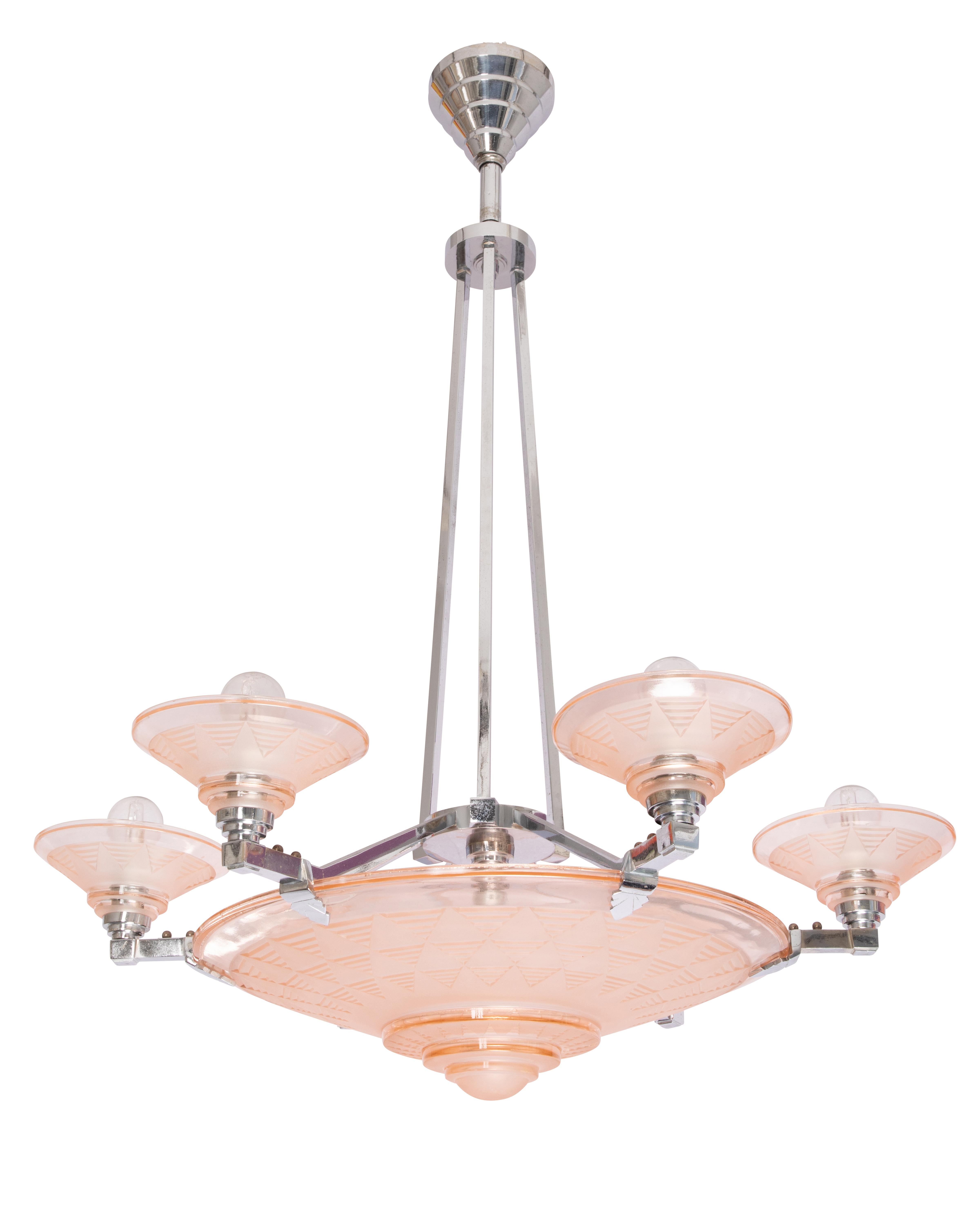 Petitot, Circular Art Deco Chandelier, Nickelled Bronze Pink Frosted Glass, 1930 In Excellent Condition For Sale In SAINT-OUEN-SUR-SEINE, FR