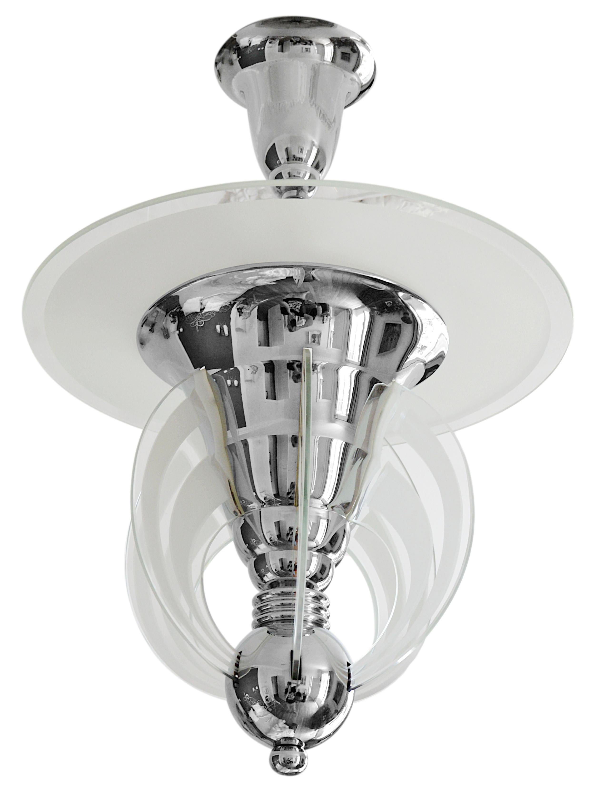 French Art Deco Modernist Chandelier by Maison Petitot, Paris, 1920.

A stunning French Art Deco modernist chandelier crafted by Maison Petitot in Paris circa 1920. This elegant piece features a sleek chromed metal frame complemented by six vertical