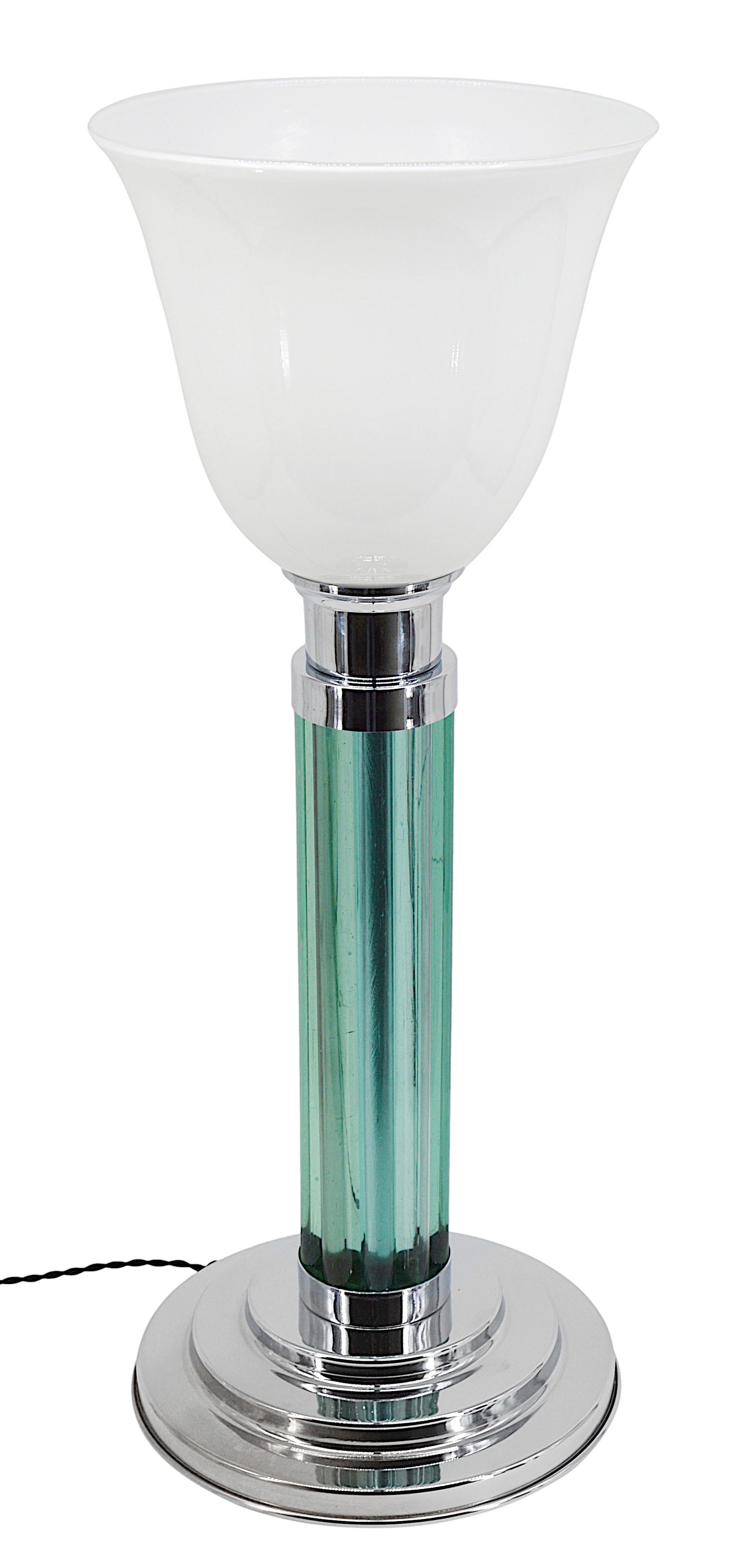 Français PETITOT, grande lampe de bureau à tige Art Déco moderniste française, 1930, probablement une paire en vente