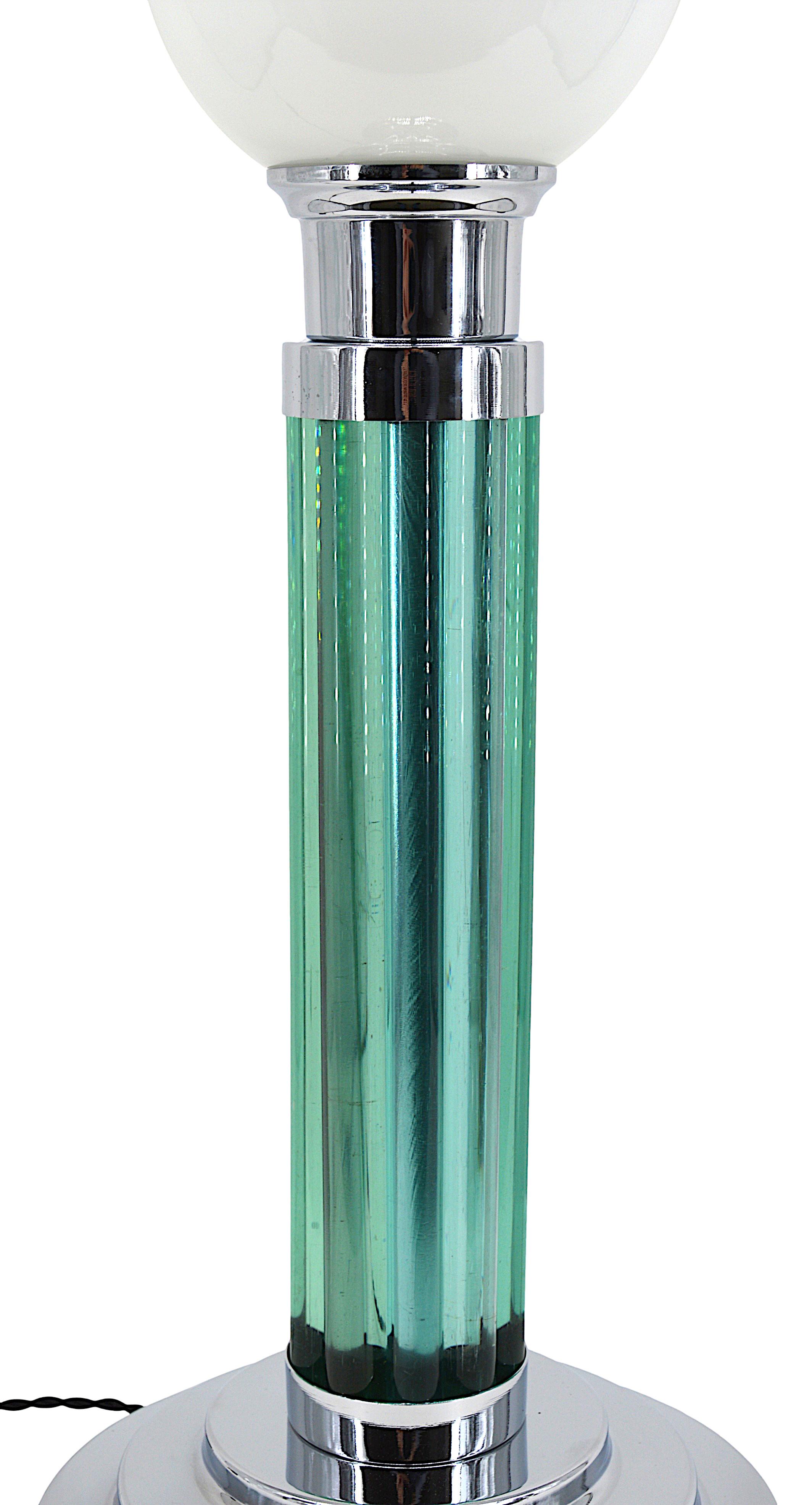 Verre PETITOT, grande lampe de bureau à tige Art Déco moderniste française, 1930, probablement une paire en vente