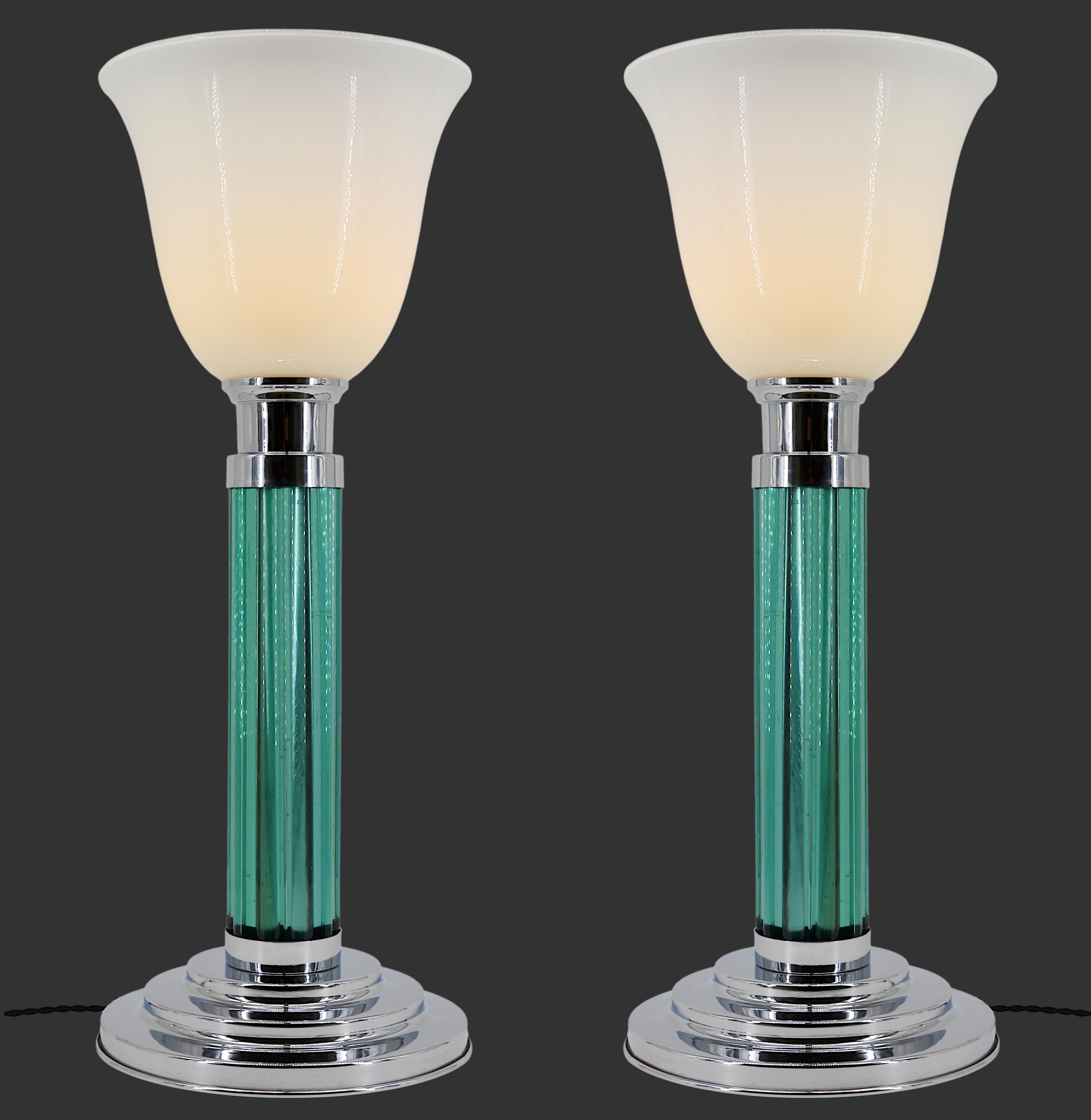 Paire de grandes lampes de table Art déco françaises par la Maison Petitot, Paris, vers 1930

Exceptionnelle paire de grandes lampes de table Art déco modernistes françaises, conçues et produites par la célèbre Maison Petitot à Paris, vers
