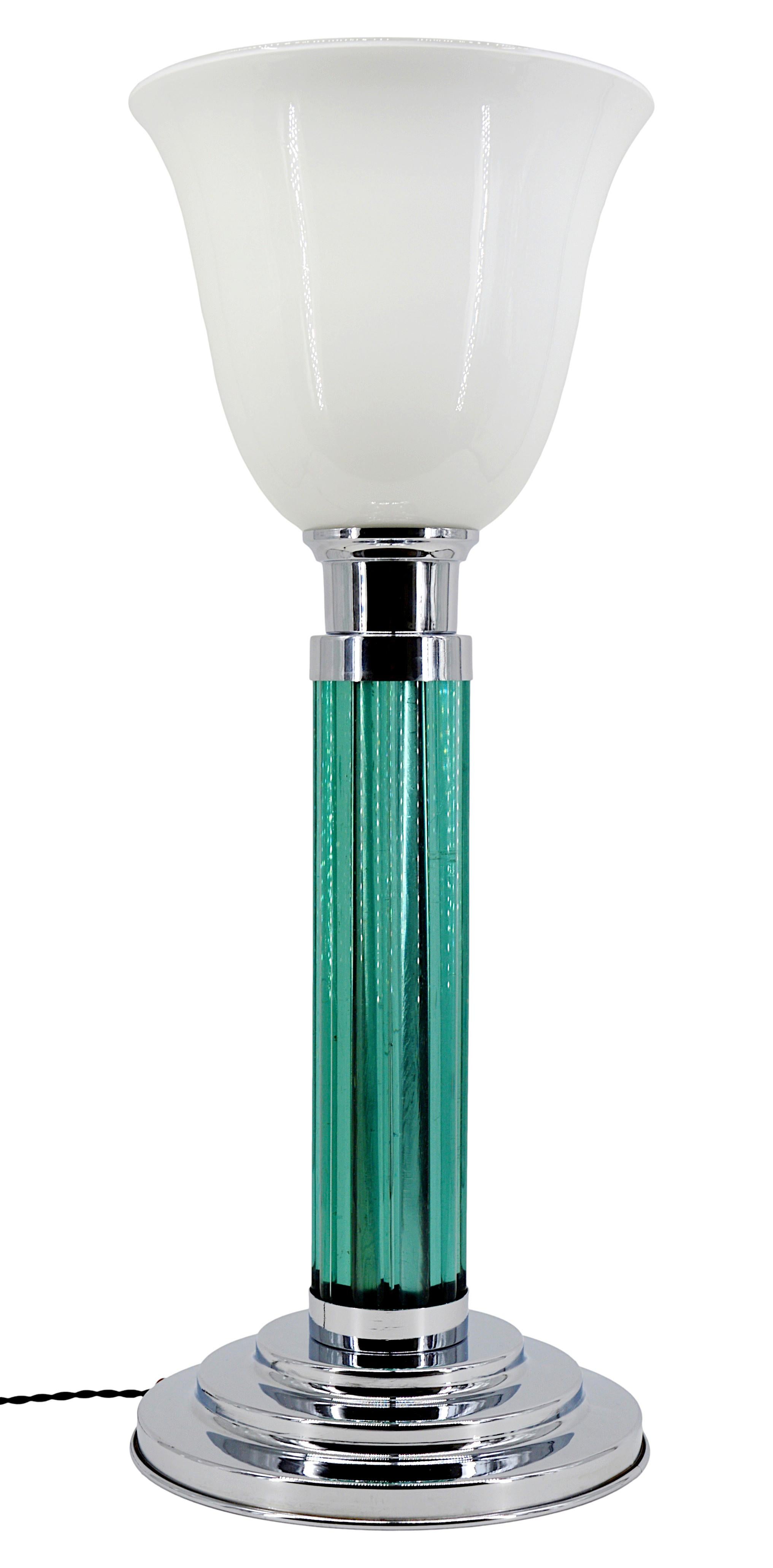 Verre PETITOT Paire de grandes lampes de table à tige Art déco moderniste, 1920 en vente