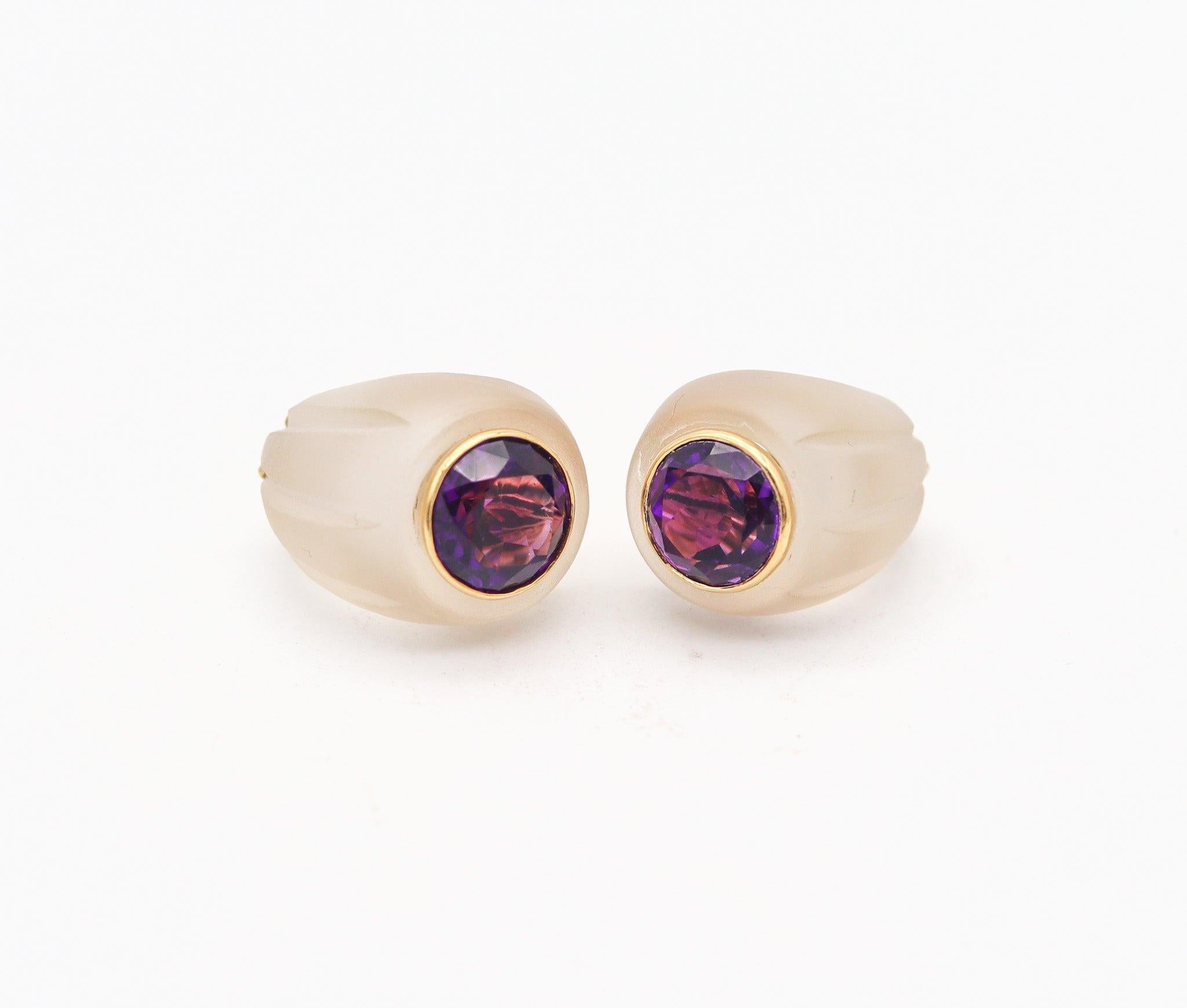 Moderniste PETOCHI Clips d'oreilles en or jaune 18 carats avec améthystes rondes en vente
