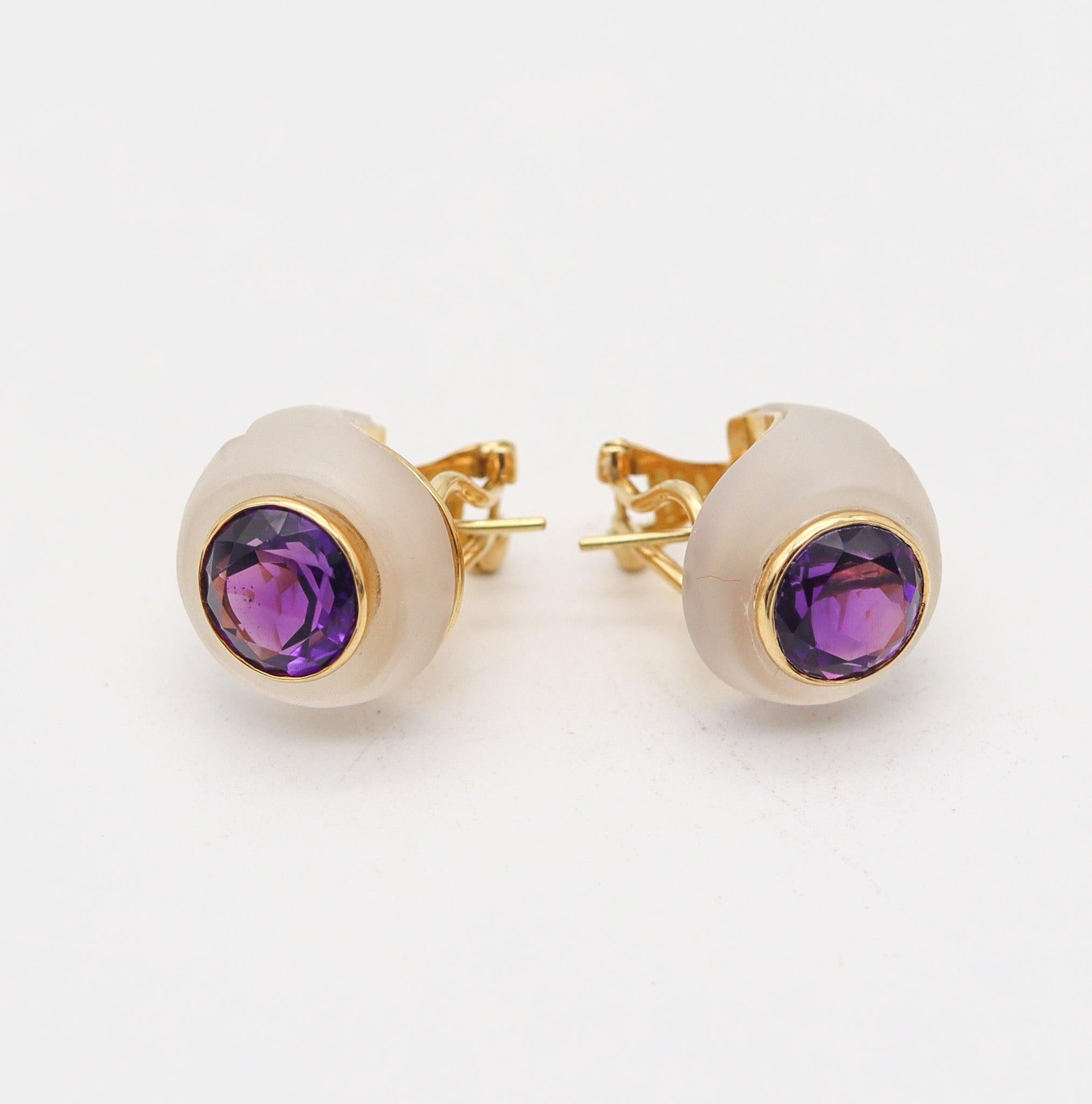 Taille ronde PETOCHI Clips d'oreilles en or jaune 18 carats avec améthystes rondes en vente