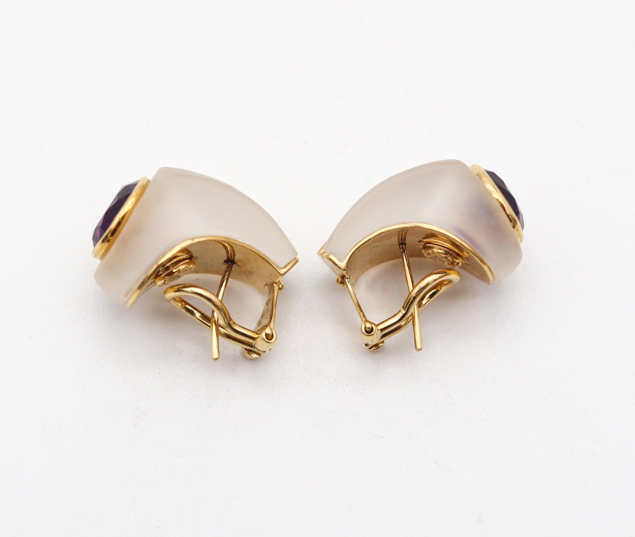 PETOCHI Clips d'oreilles en or jaune 18 carats avec améthystes rondes Excellent état - En vente à Miami, FL