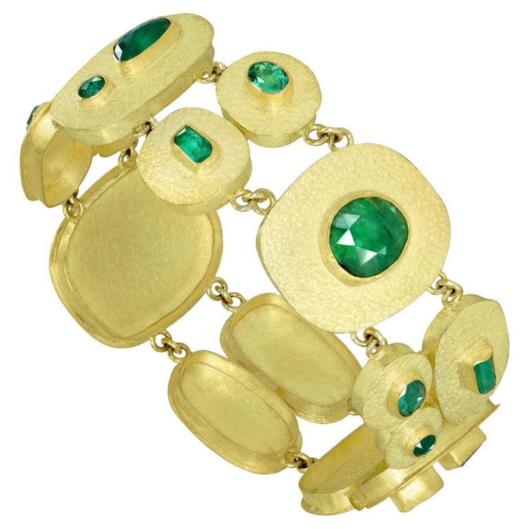 Emerald 22k Yellow Gold One of a Kind Mosaic Links Bracelet, Petra Class  For Sale at 1stDibs