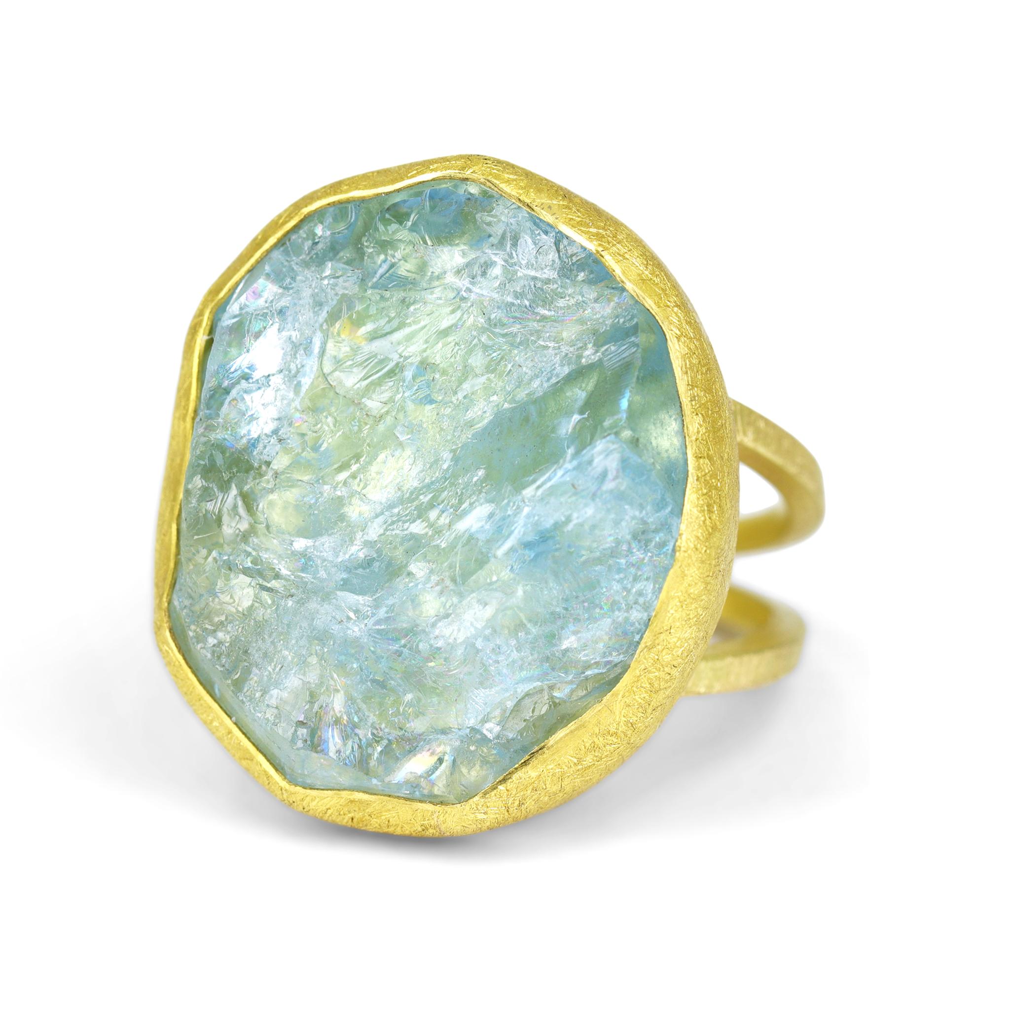 Bague Petra Class 16,70 carats aigue-marine brute en or jaune 22 carats, unique en son genre Pour femmes en vente