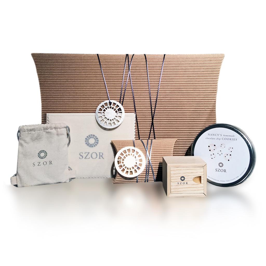 Petra Class White Ethiopian Opal Cabochon Matte Gold Ring In New Condition In Dallas, TX